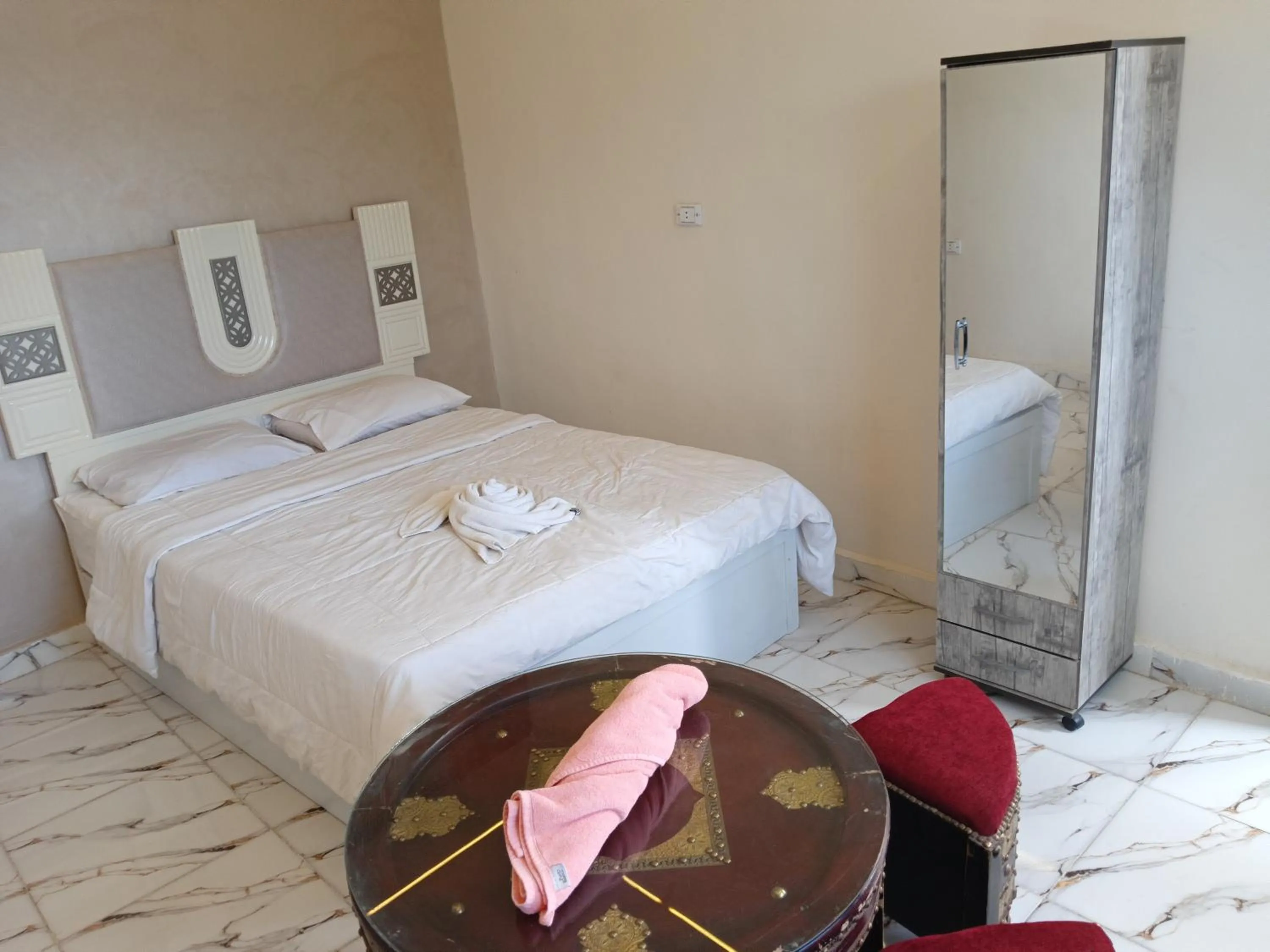 Bed in Falcon pyramids inn