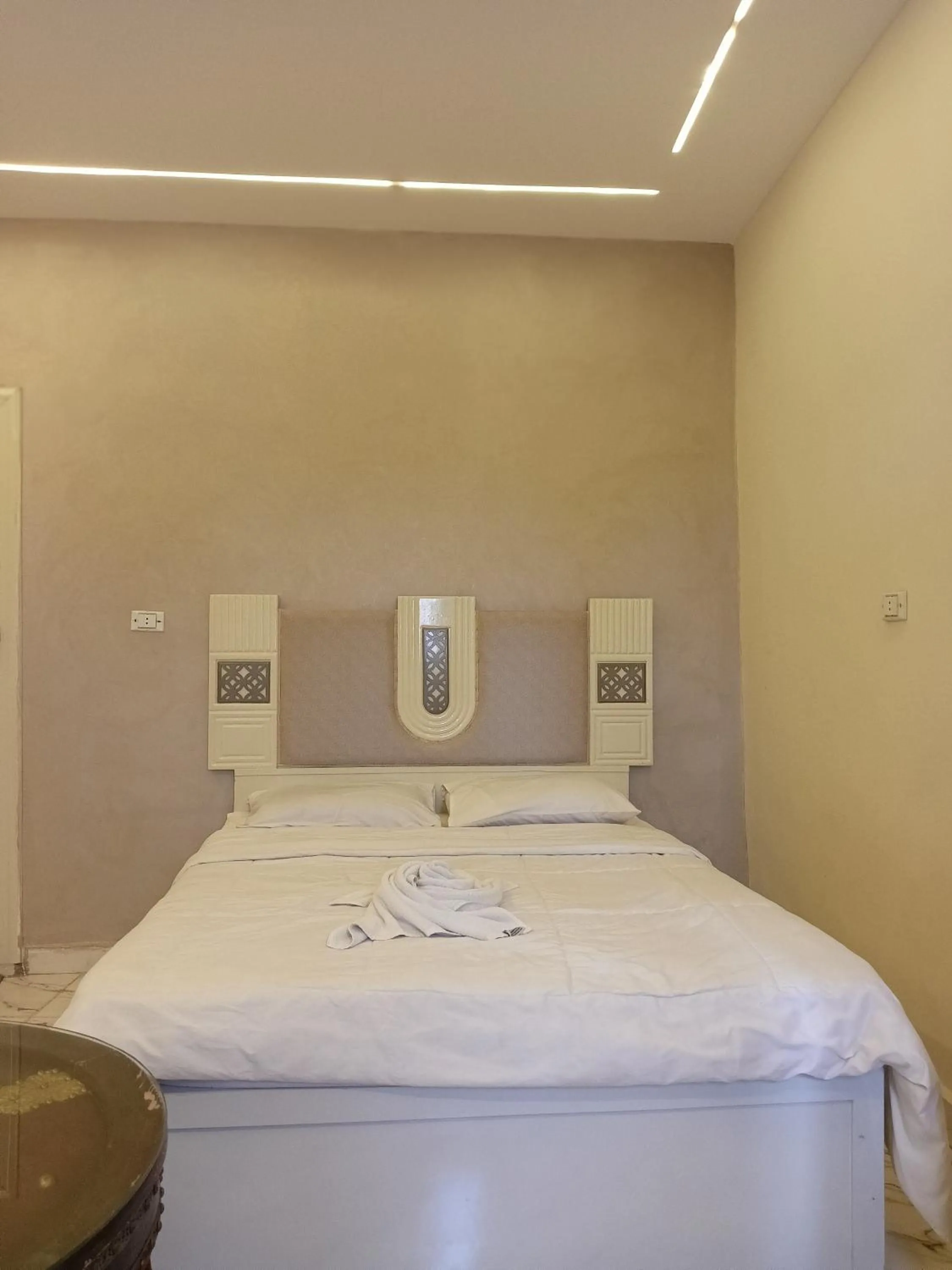 Bed in Falcon pyramids inn