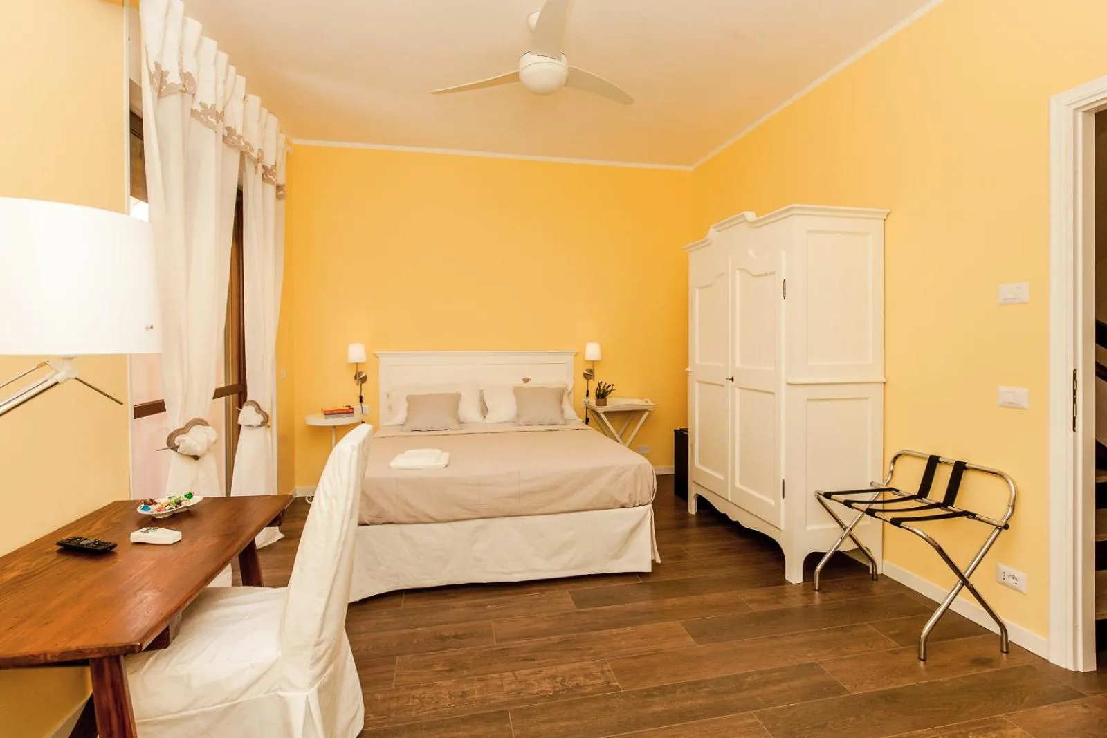 Property building, Bed in La Tuia e il Tasso