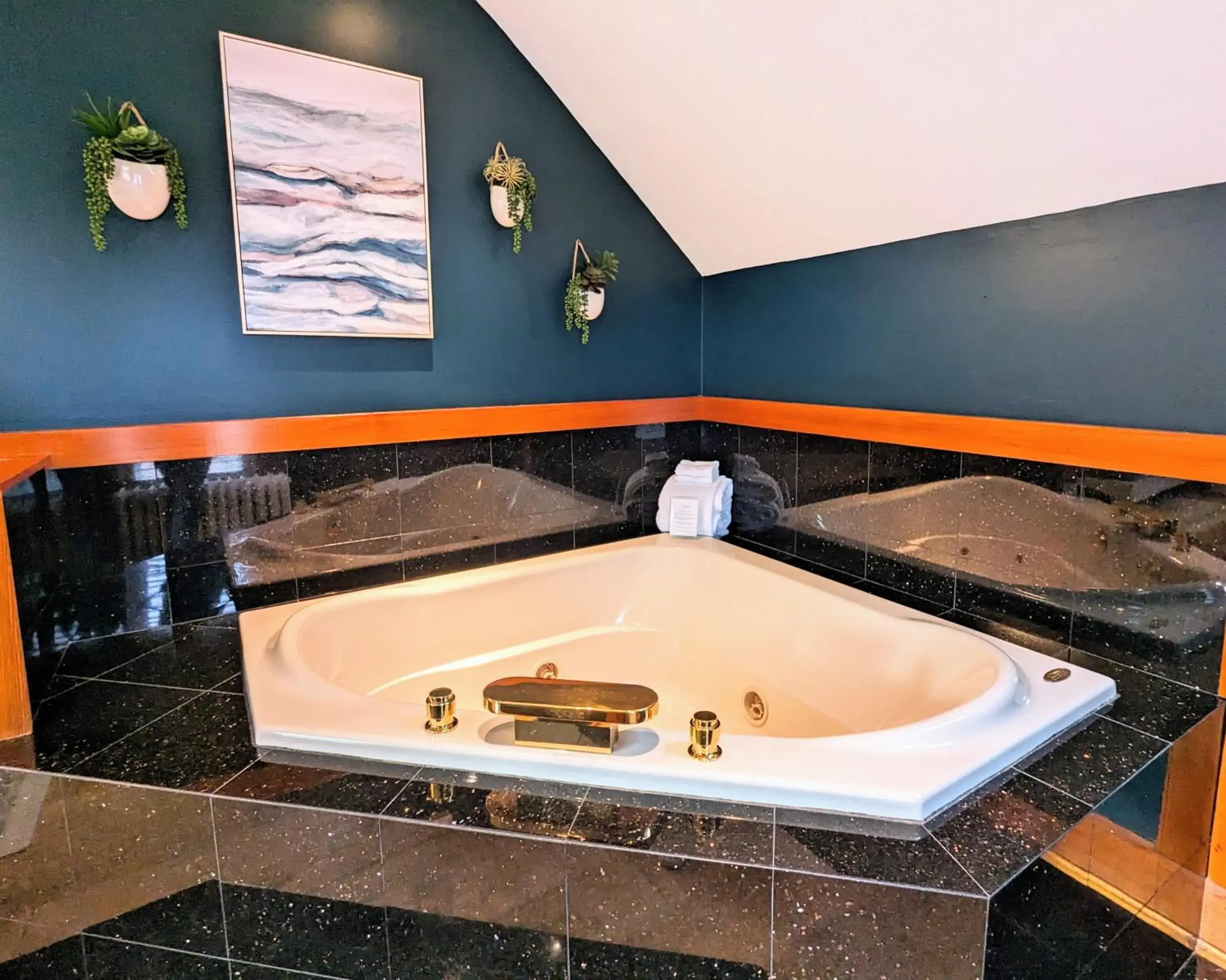 Superior Suite in Historic GG Barnum Mansion by Heirloom Boutique Collection Superior Suite in Historic GG Barnum Mansion by Heirloom Boutique Collection