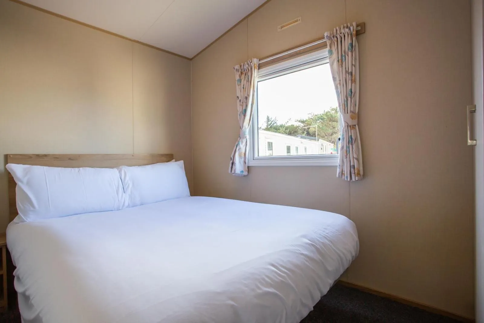 Bedroom, Bed in Barmouth Bay Holiday Park