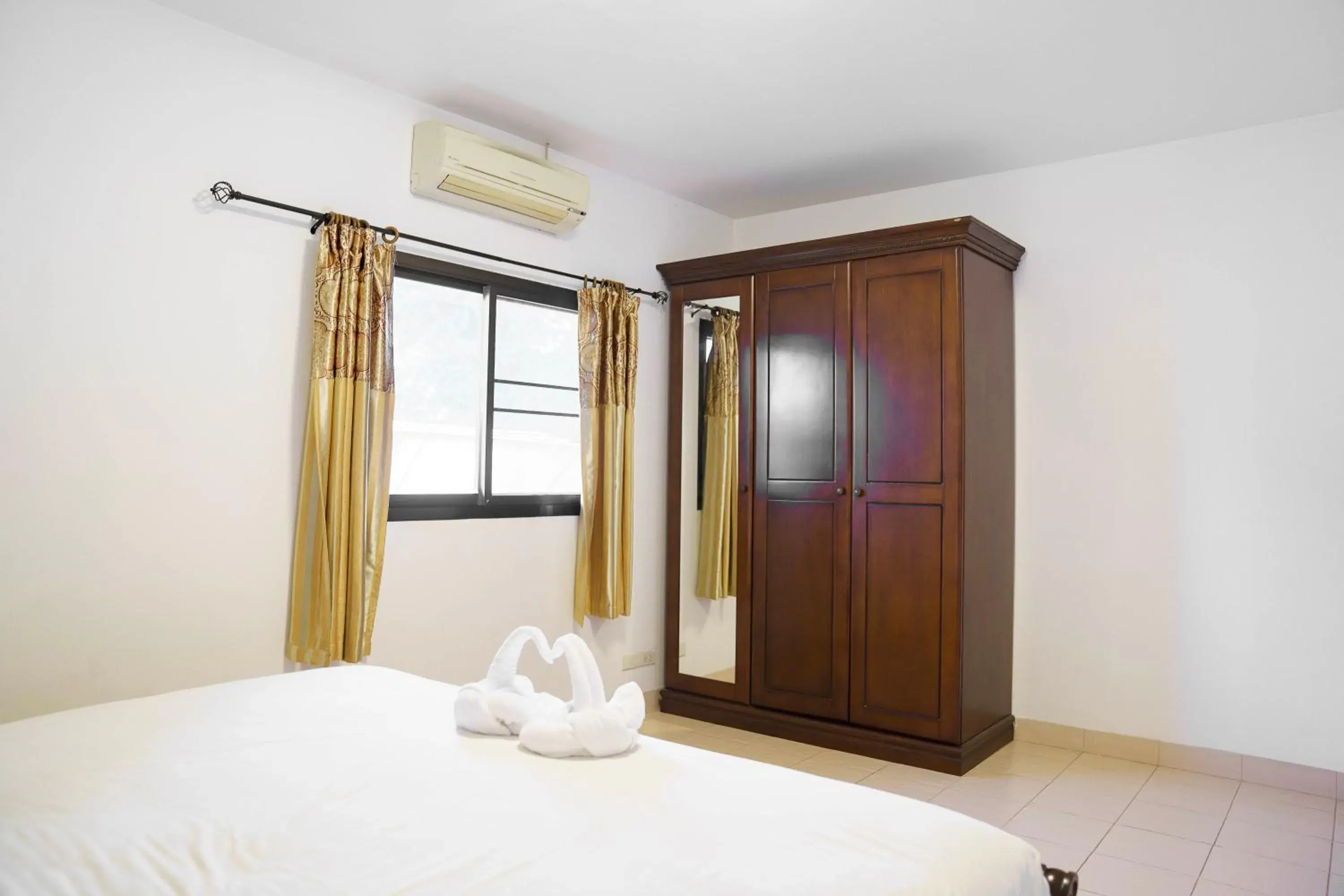 Bed in Two Fifty Nine Resort 259 Resort Bed in Two Fifty Nine Resort 259 Resort