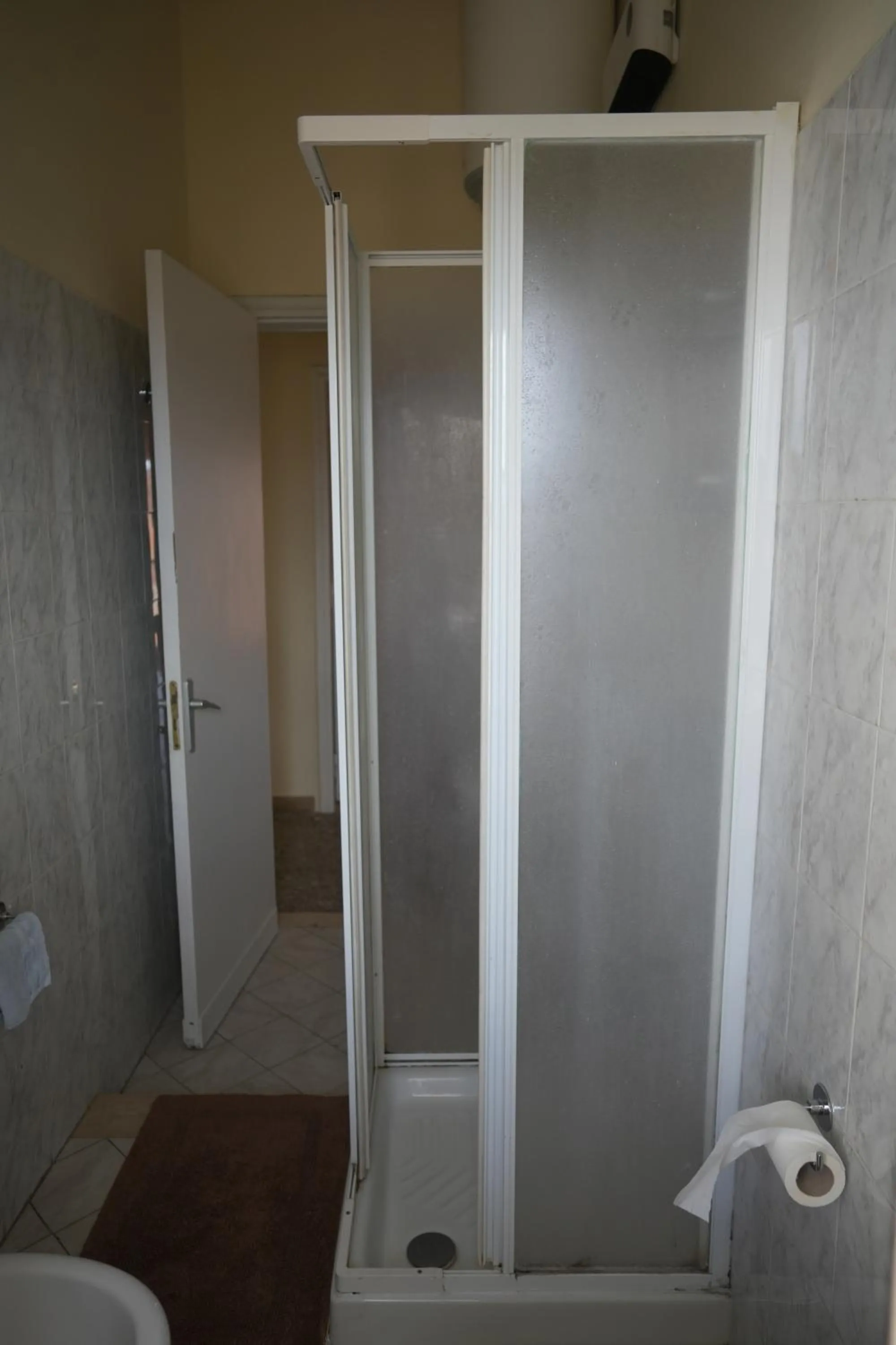 Shower in La Regina del Sole