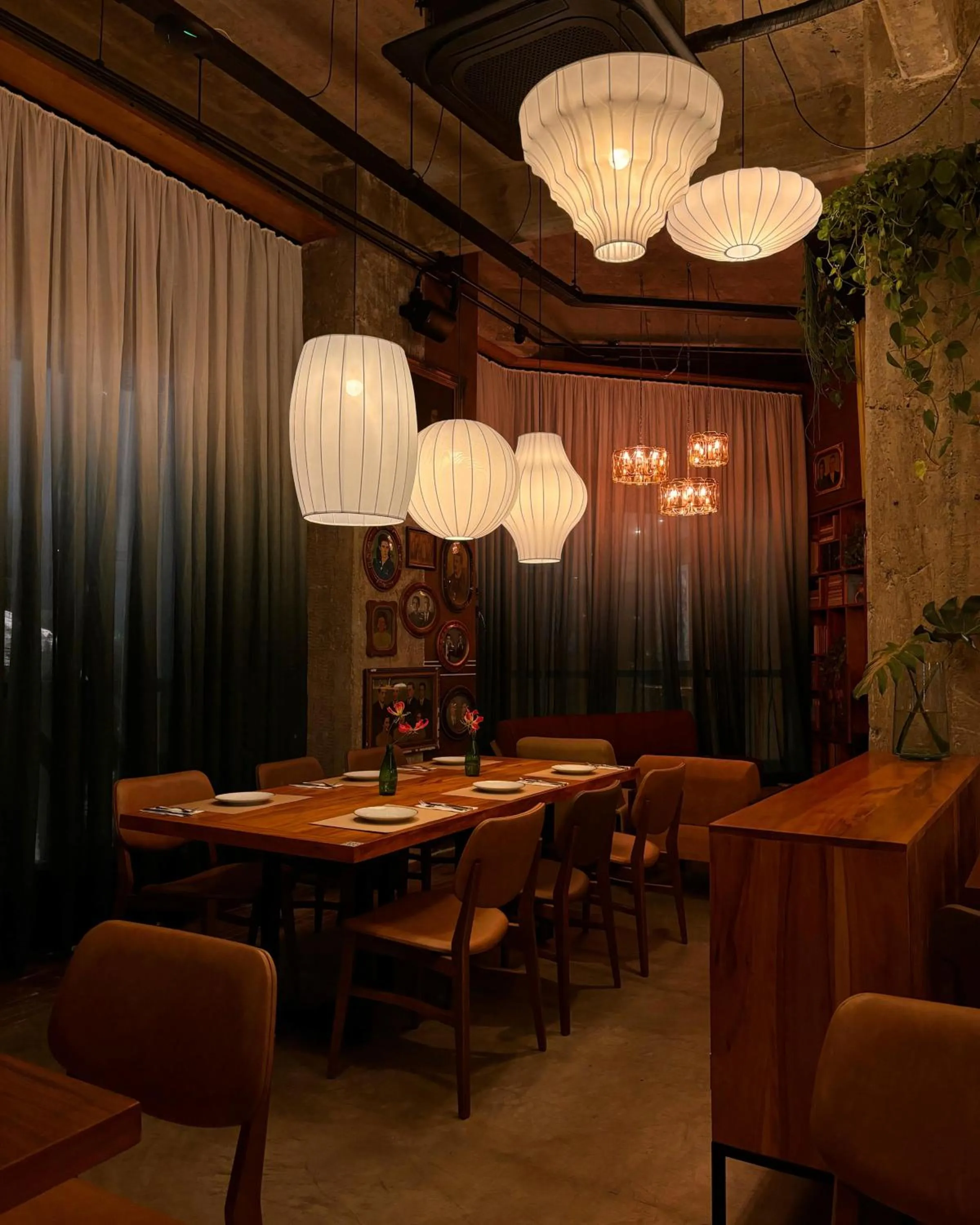 Restaurant/places to eat in San Raphael Hotel