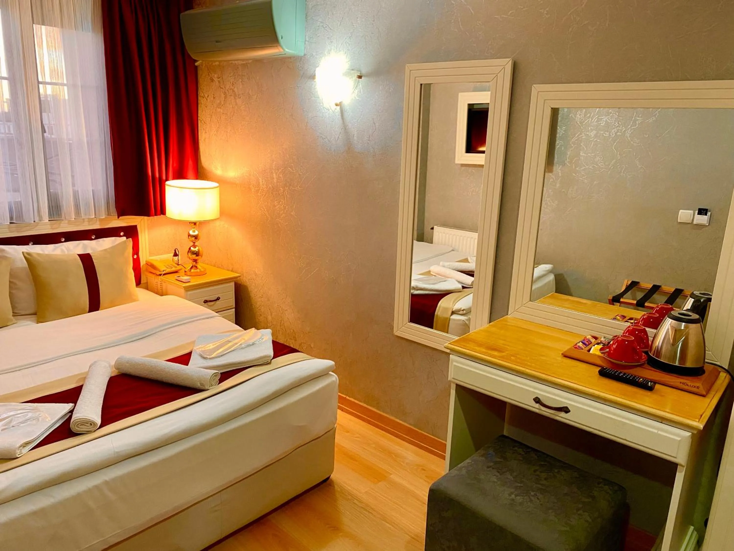 Bed in Santefe Hotel