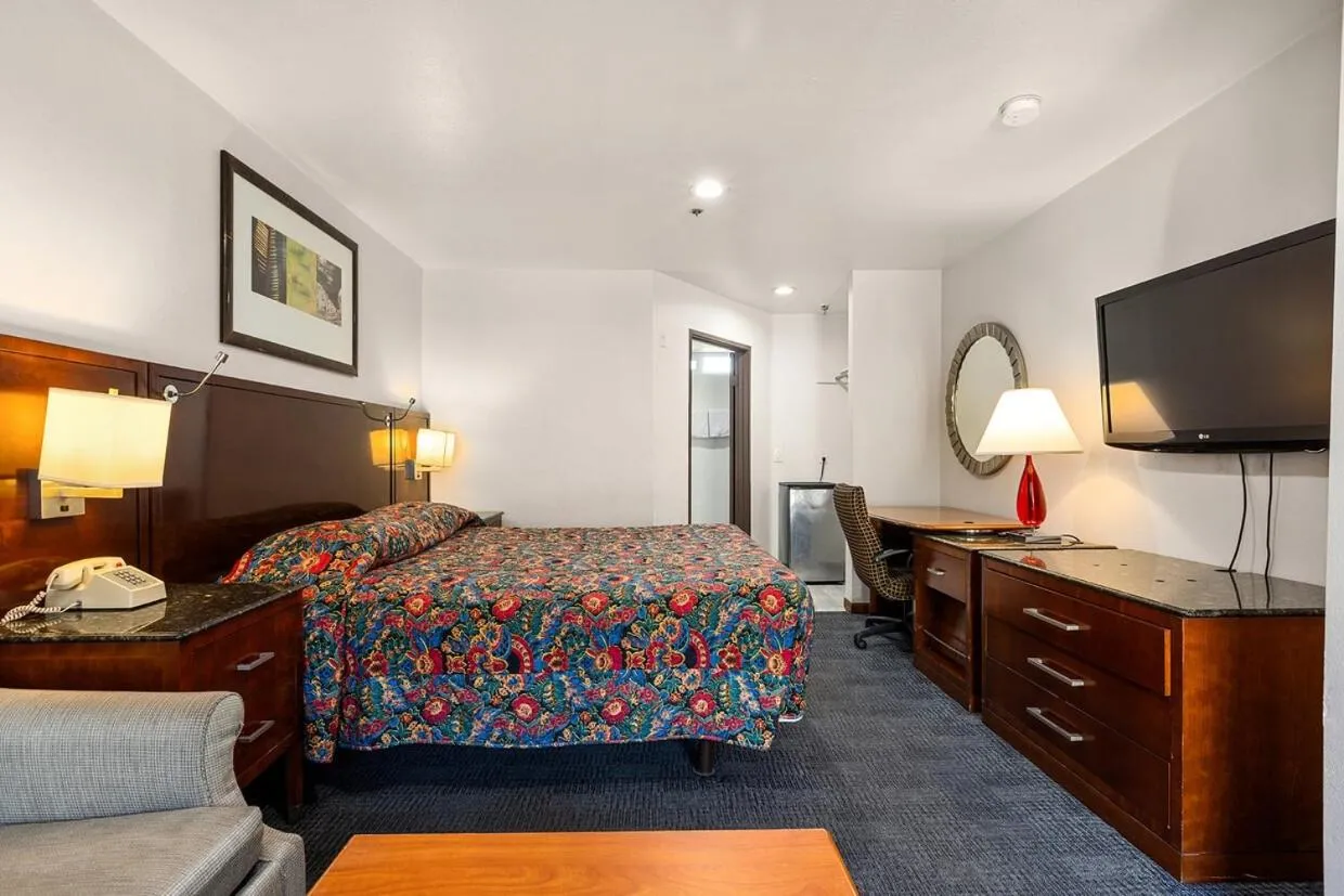 Paradise Lodge - Canoga Park, Los Angeles