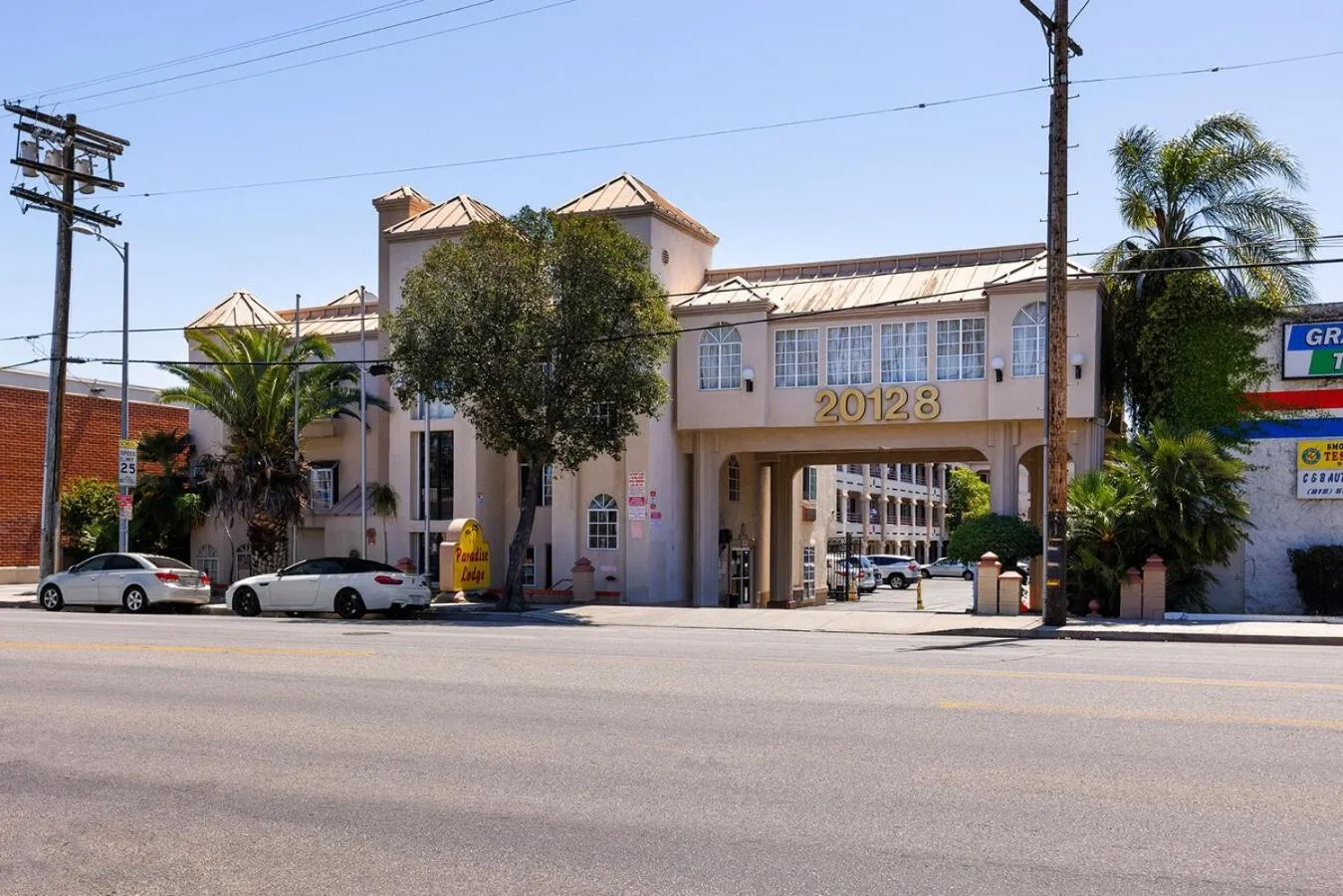 Paradise Lodge - Canoga Park, Los Angeles