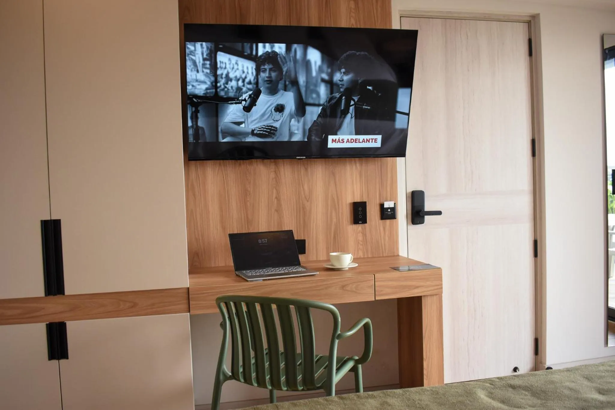 TV and multimedia in Hotel Ryo 74B Suites by Growing Group