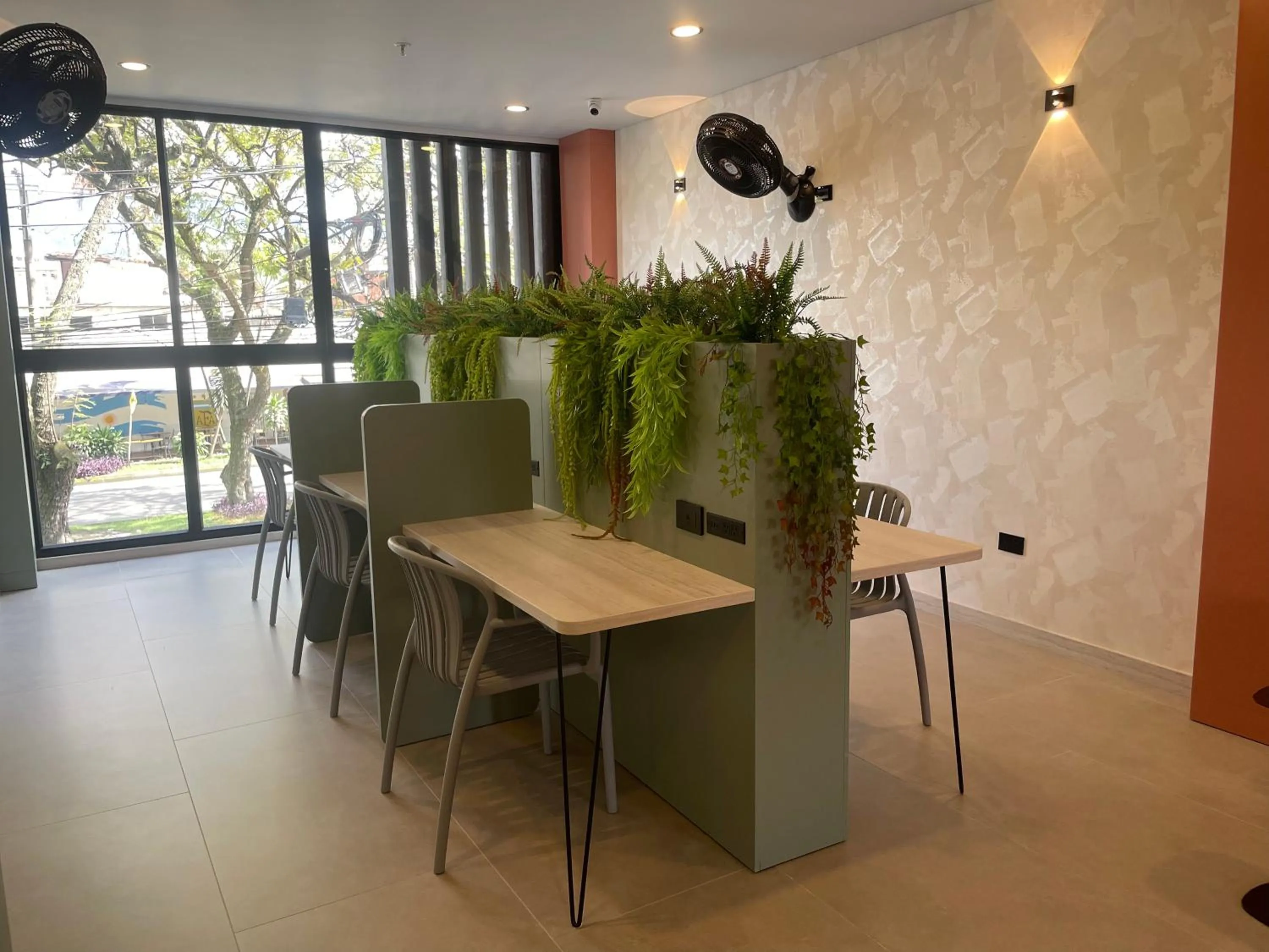 Business facilities in Hotel Ryo 74B Suites by Growing Group