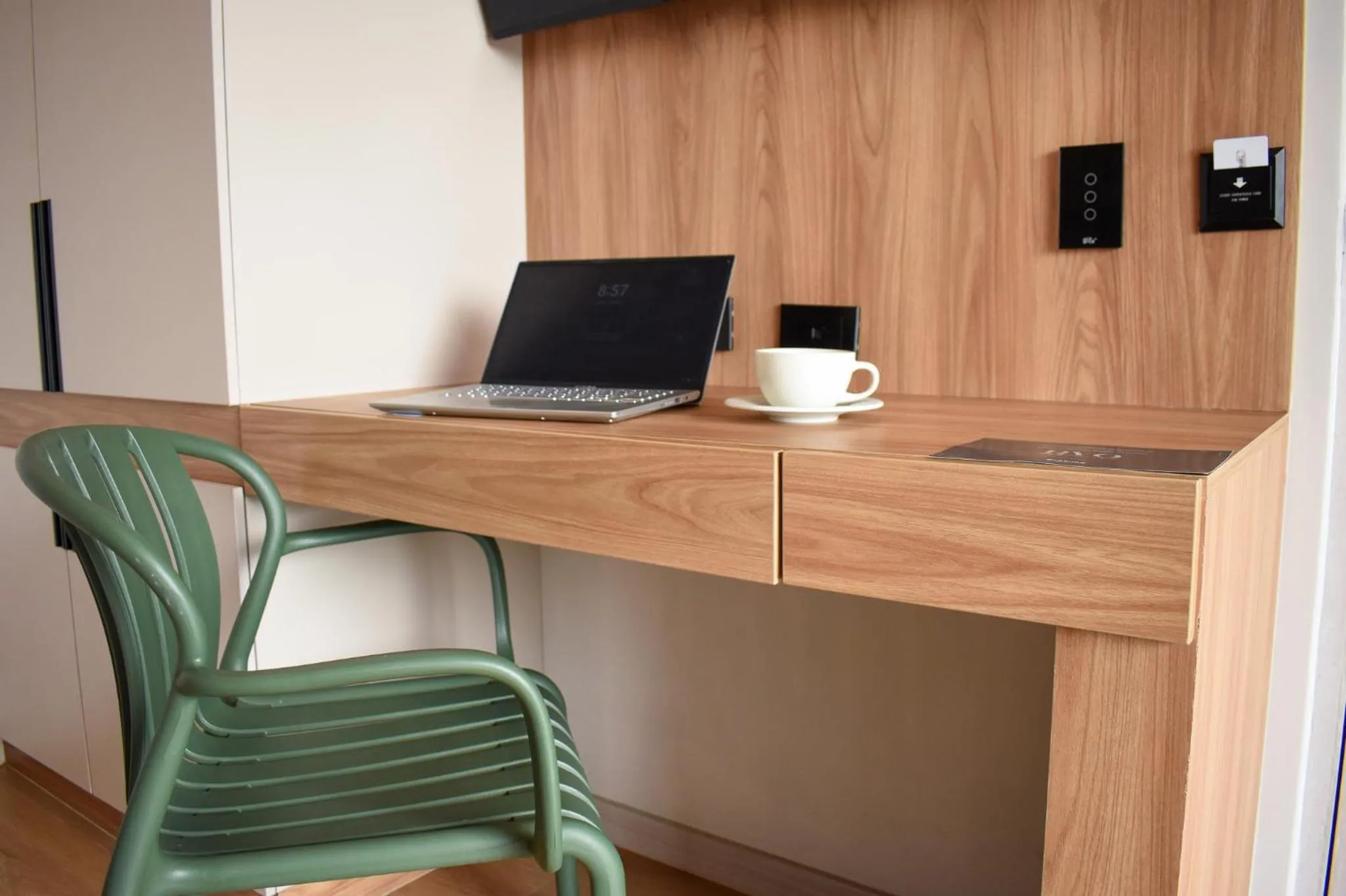 TV and multimedia in Hotel Ryo 74B Suites by Growing Group