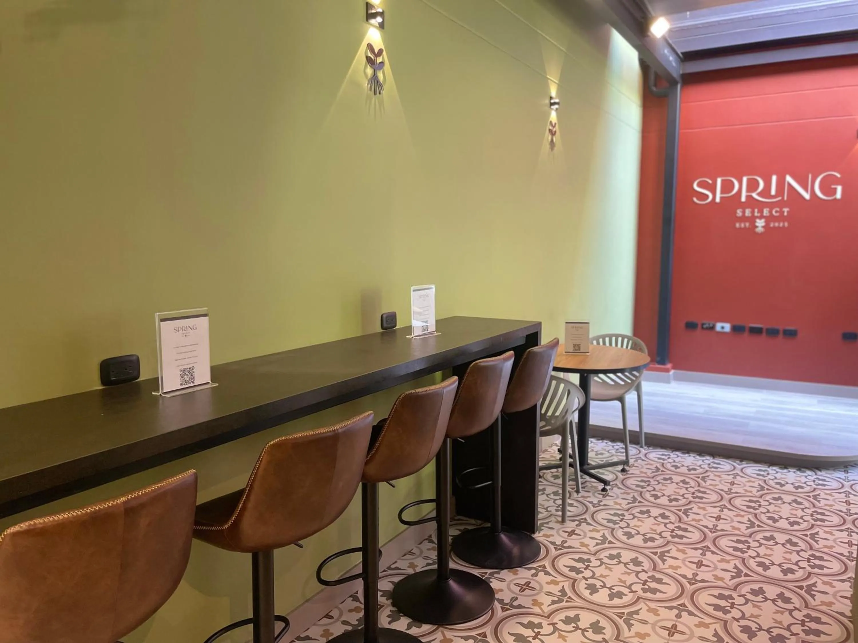 Restaurant/places to eat in Hotel Ryo 74B Suites by Growing Group