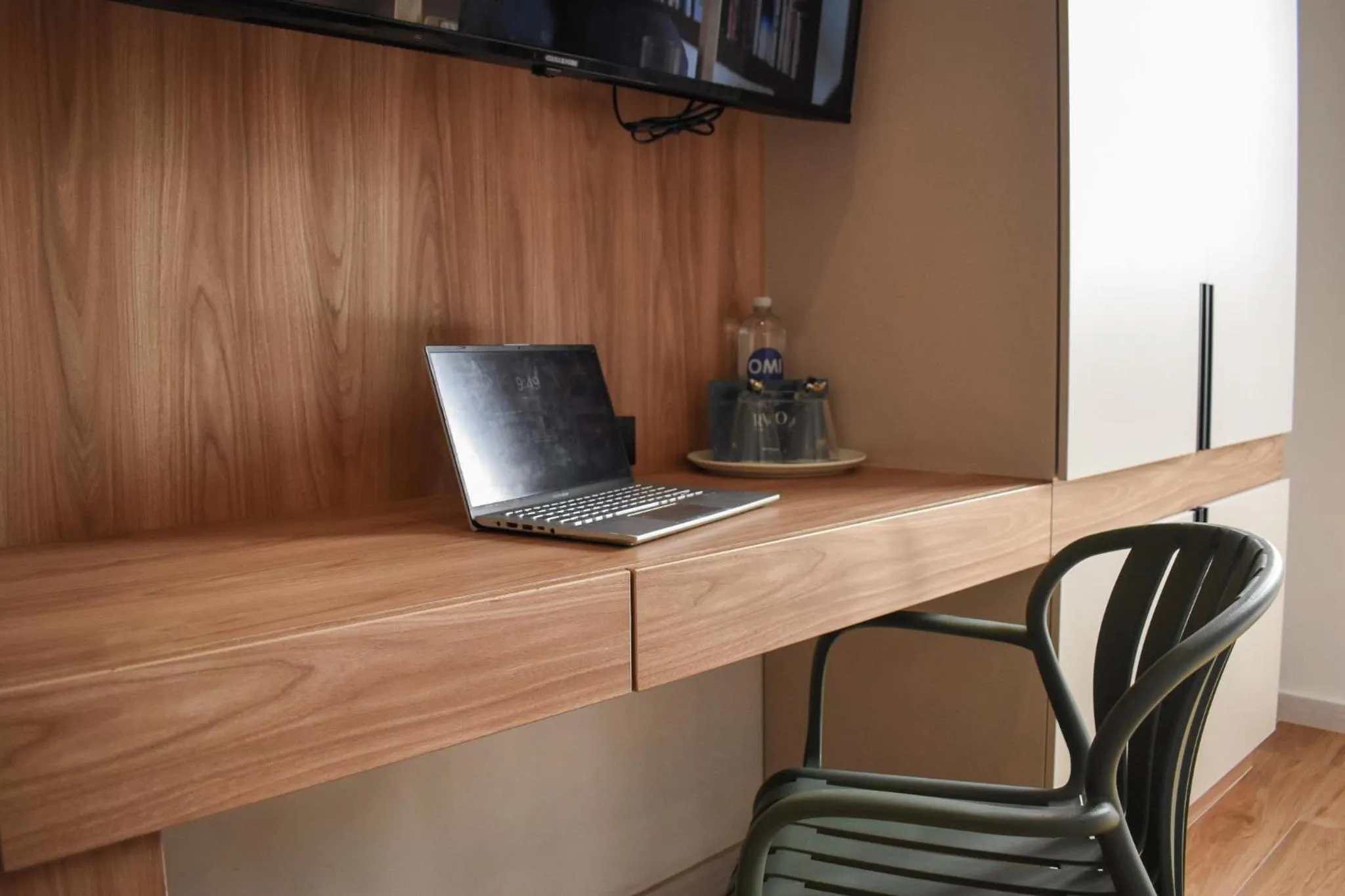 TV and multimedia in Hotel Ryo 74B Suites by Growing Group