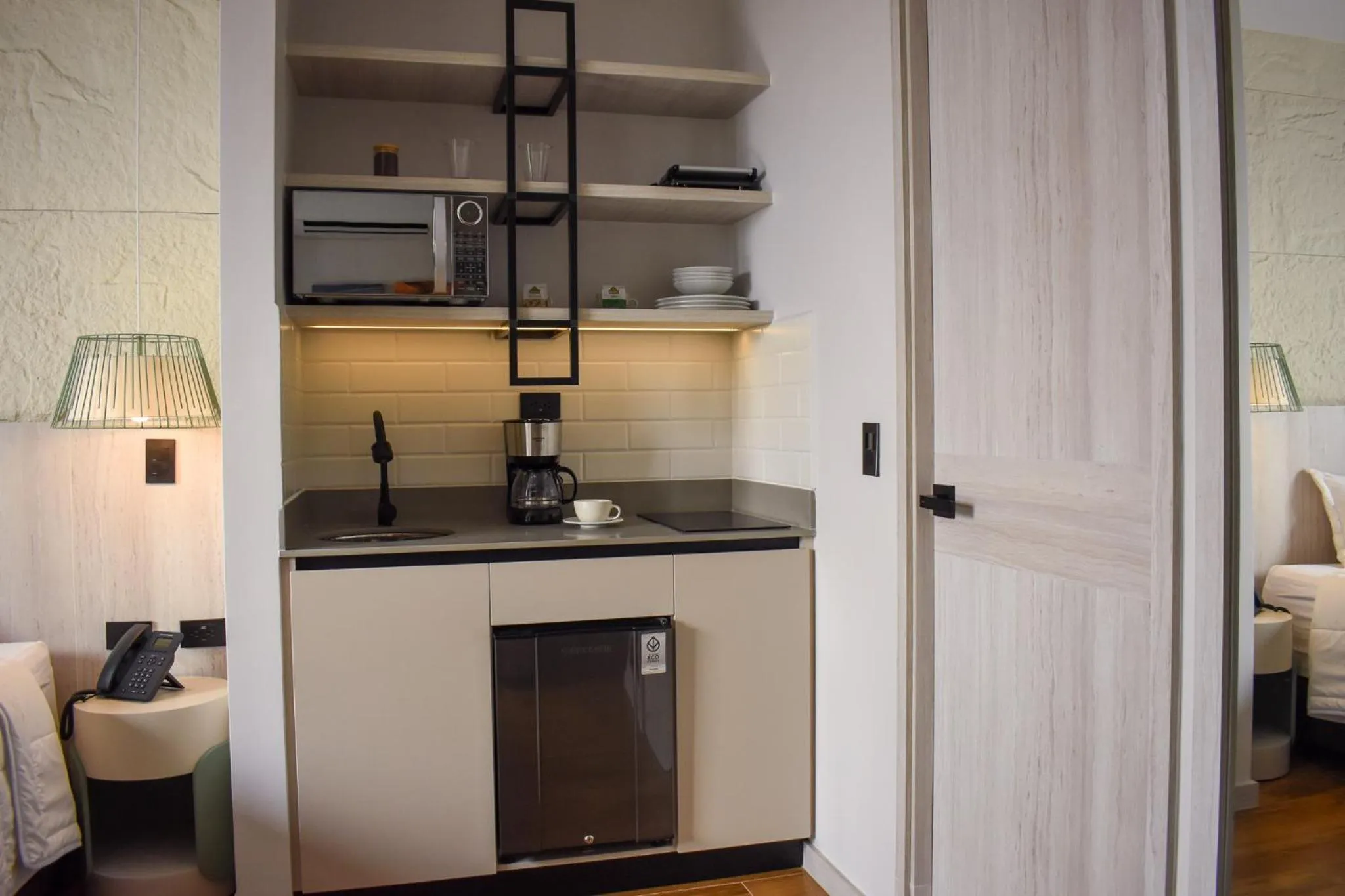 Kitchen or kitchenette, Bed in Hotel Ryo 74B Suites by Growing Group