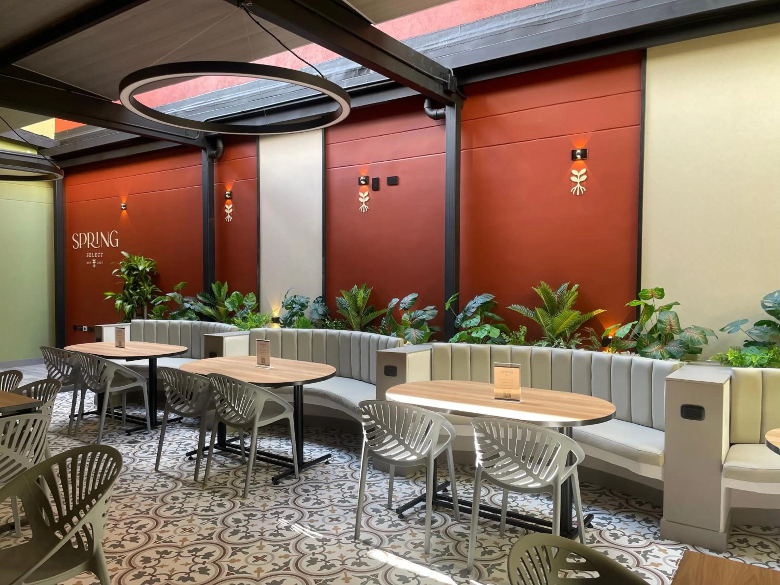 Restaurant/places to eat in Hotel Ryo 74B Suites by Growing Group