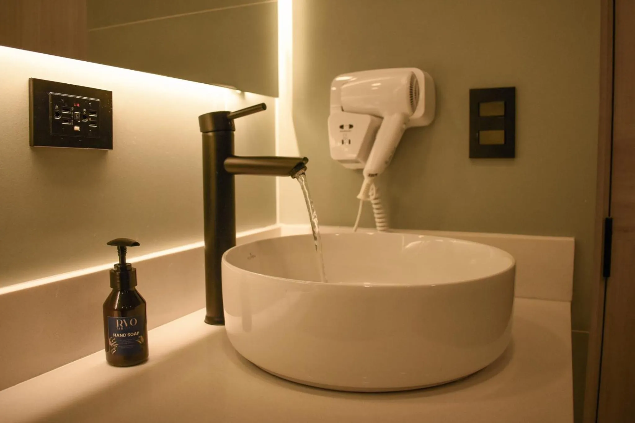 Bathroom in Hotel Ryo 74B Suites by Growing Group