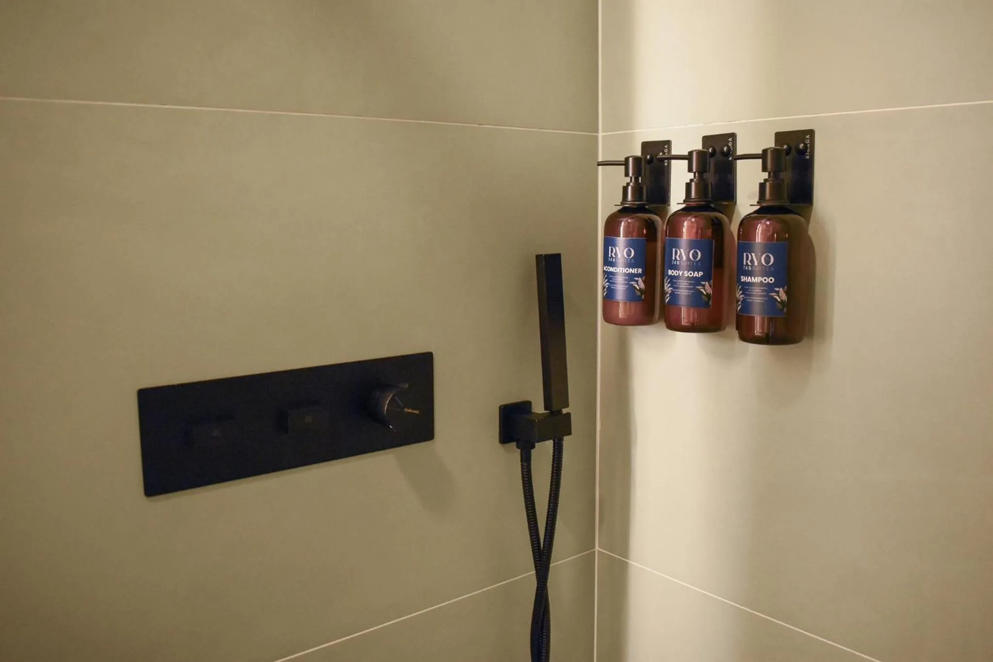 Shower in Hotel Ryo 74B Suites by Growing Group