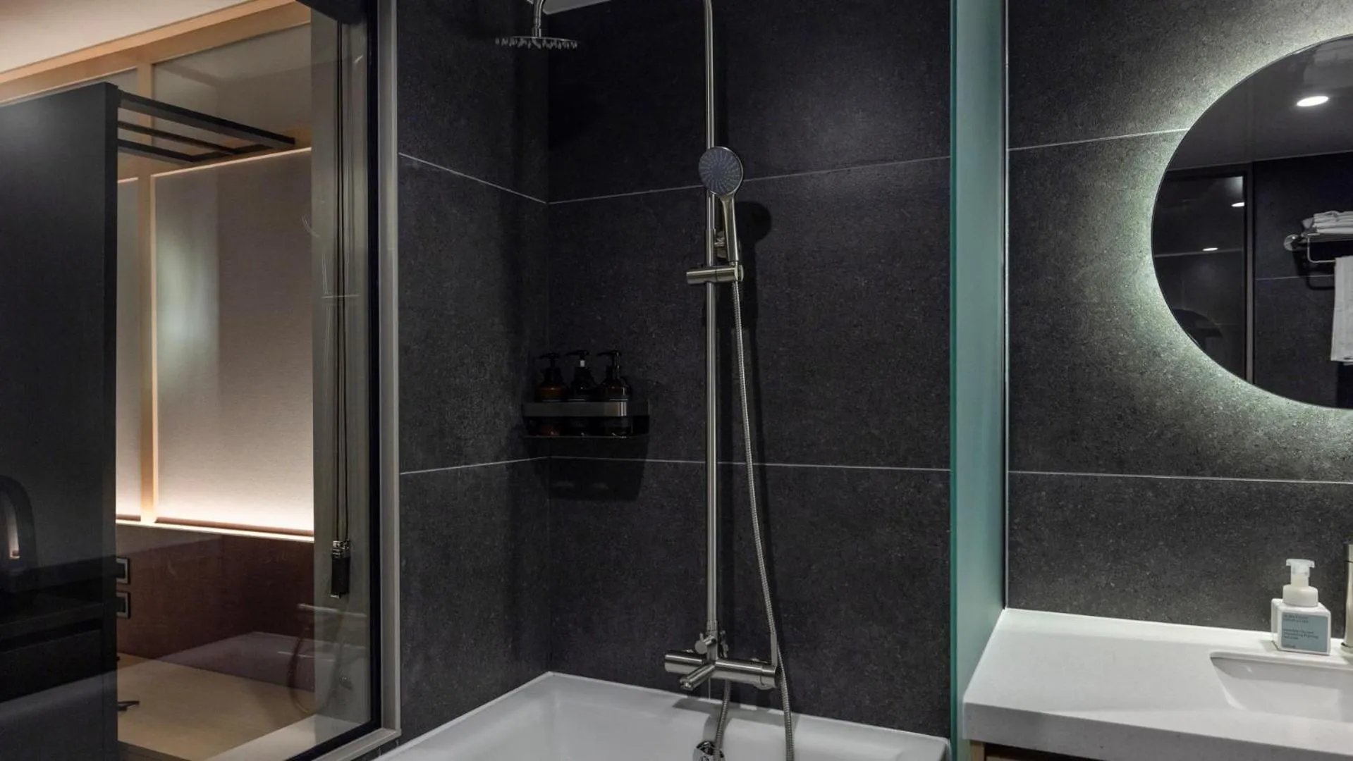 Shower in Anook Resort & Spa Busan Haeundae