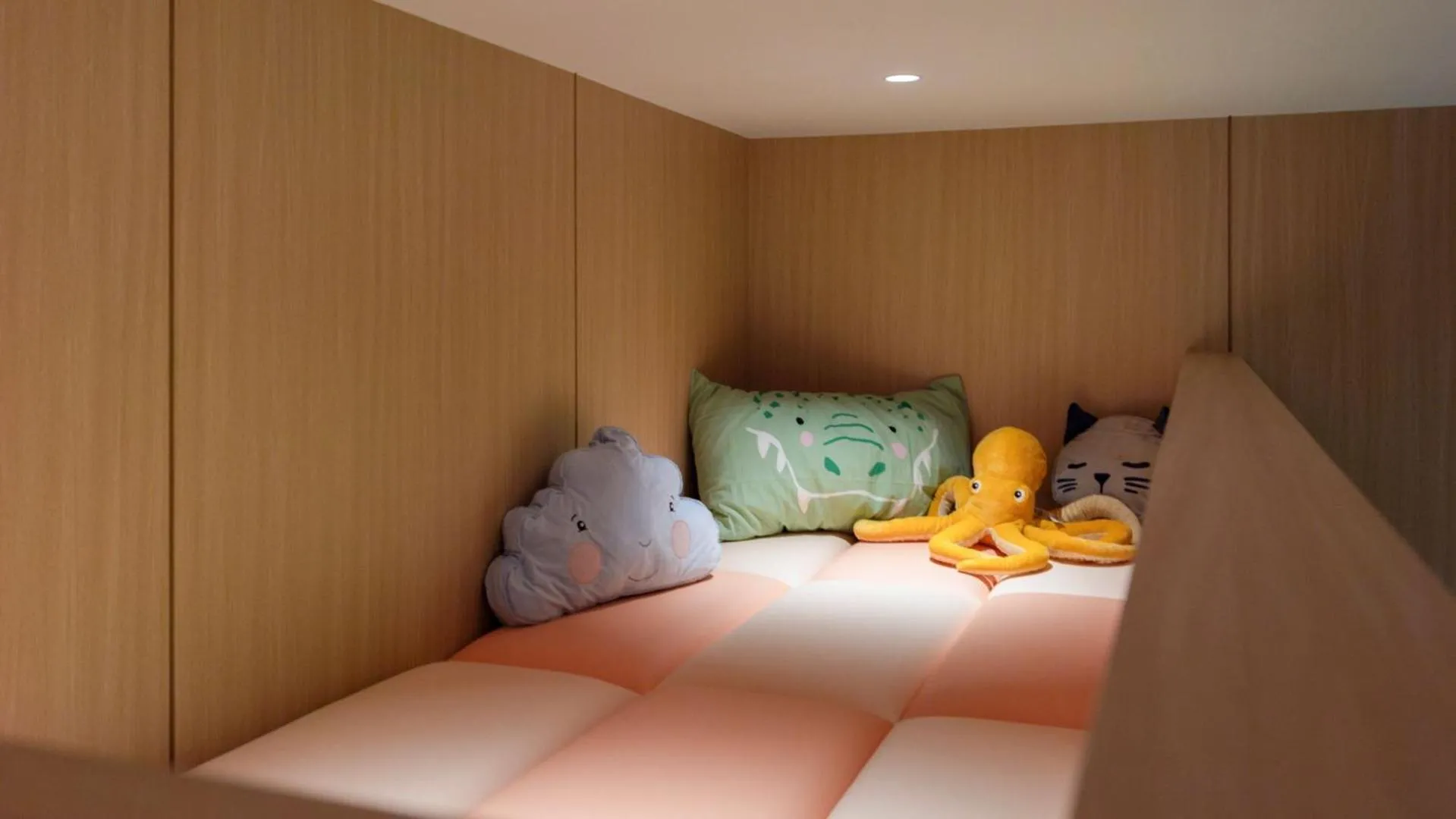 Photo of the whole room, Bed in Anook Resort & Spa Busan Haeundae