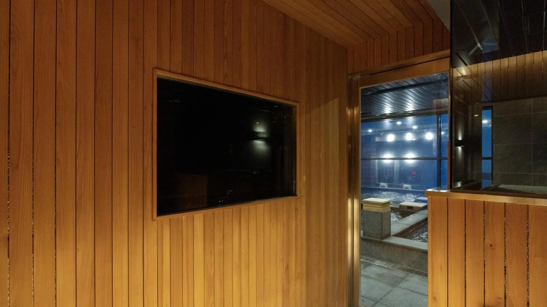 TV and multimedia in Anook Resort & Spa Busan Haeundae