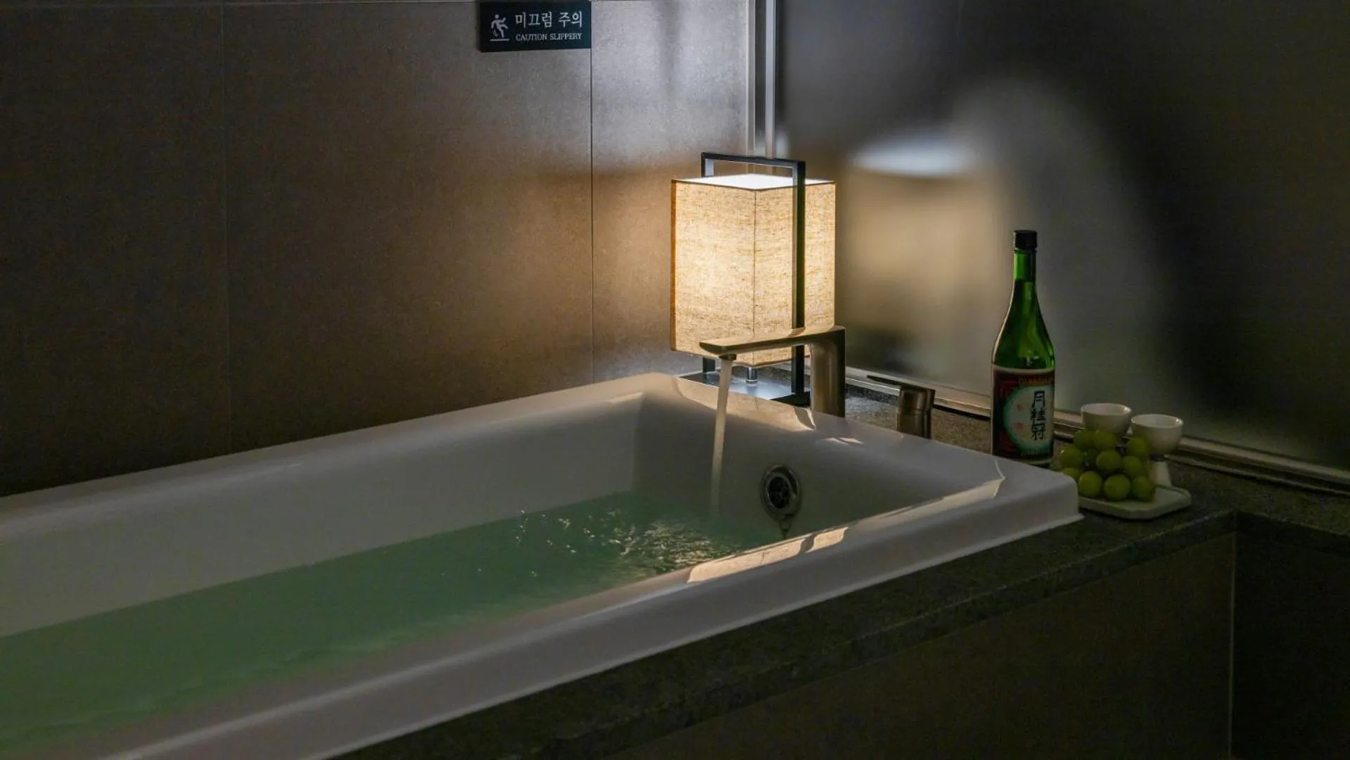 Hot Tub in Anook Resort & Spa Busan Haeundae