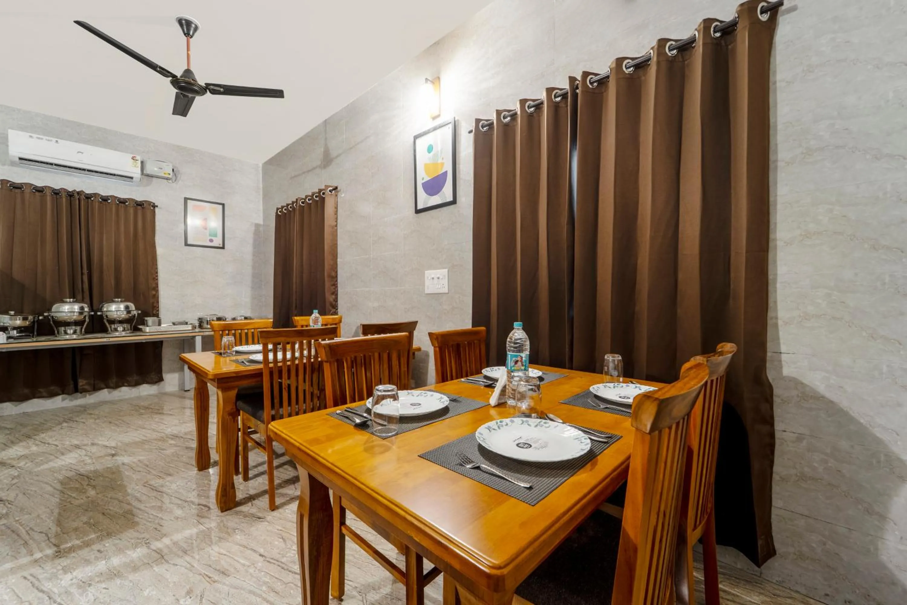 Dining area in Treebo Dunag