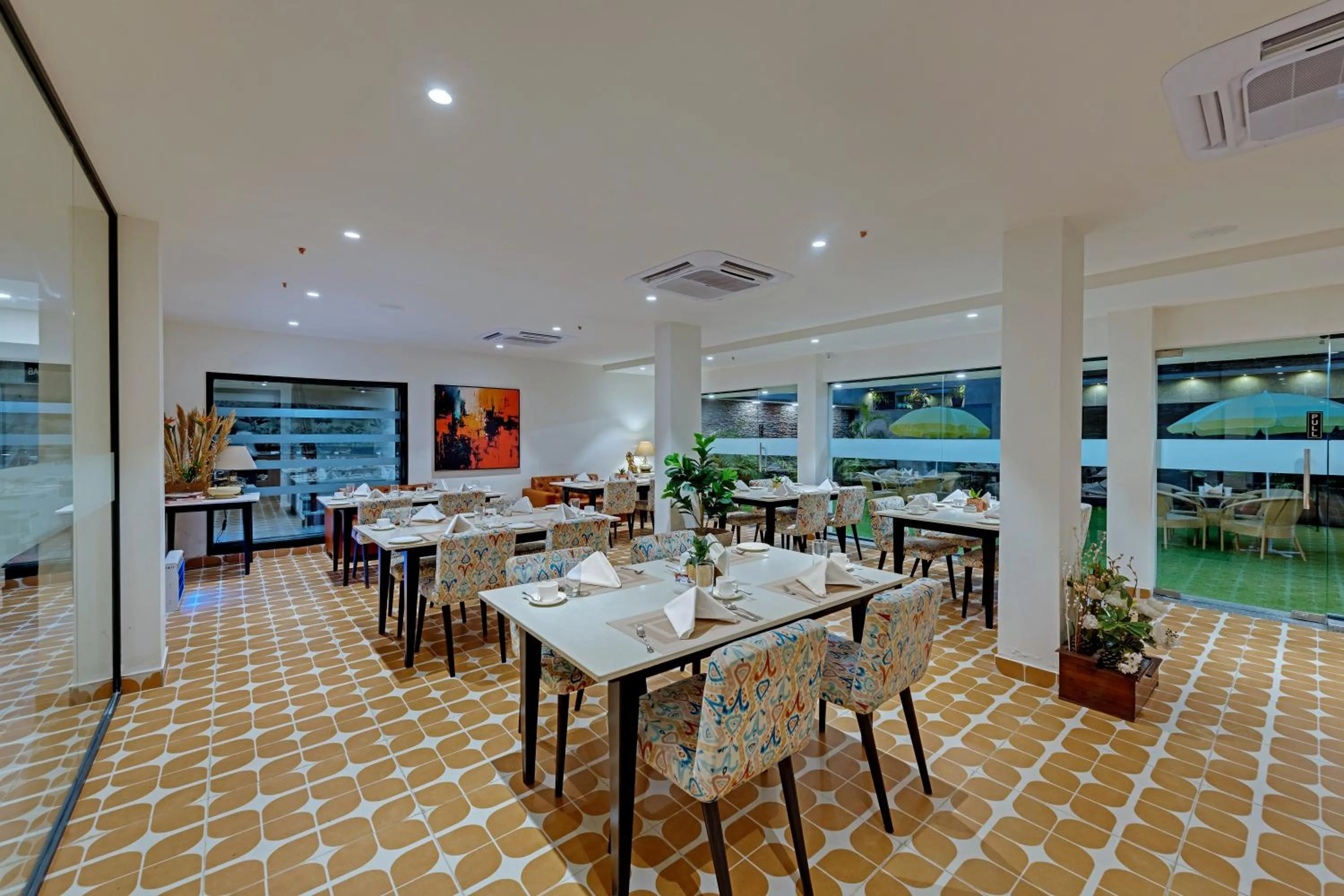 Restaurant/places to eat in Ahuja Residency GCR