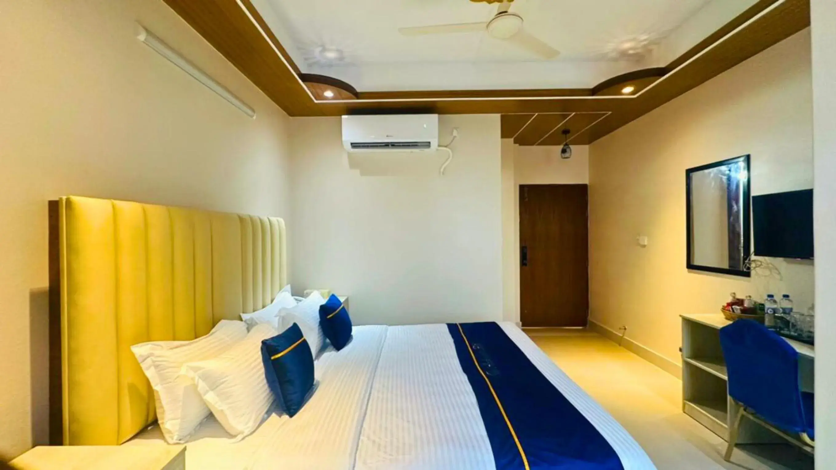 Superior Double Room in The Ambassador Hotel Dhanmondi Superior Double Room in The Ambassador Hotel Dhanmondi