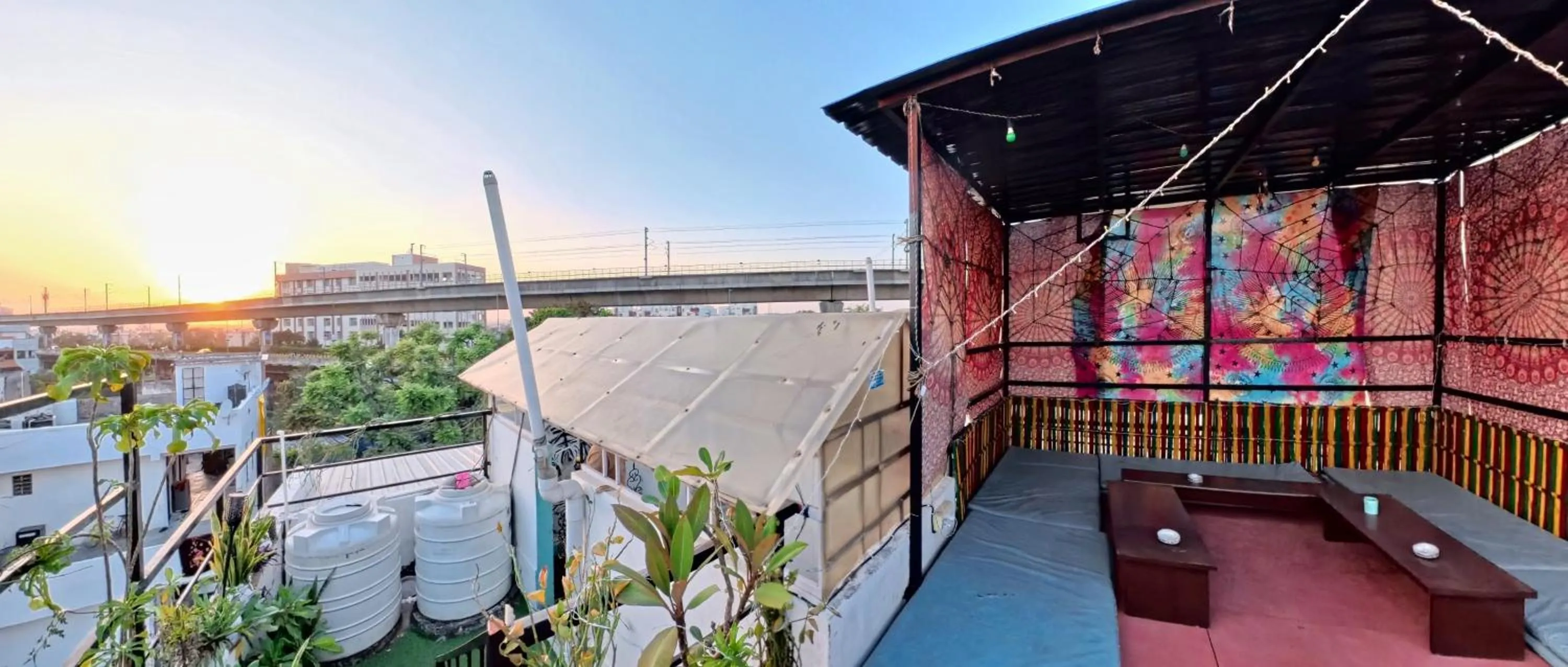 Restaurant/places to eat in The Pink Chapter Hostel, Jaipur