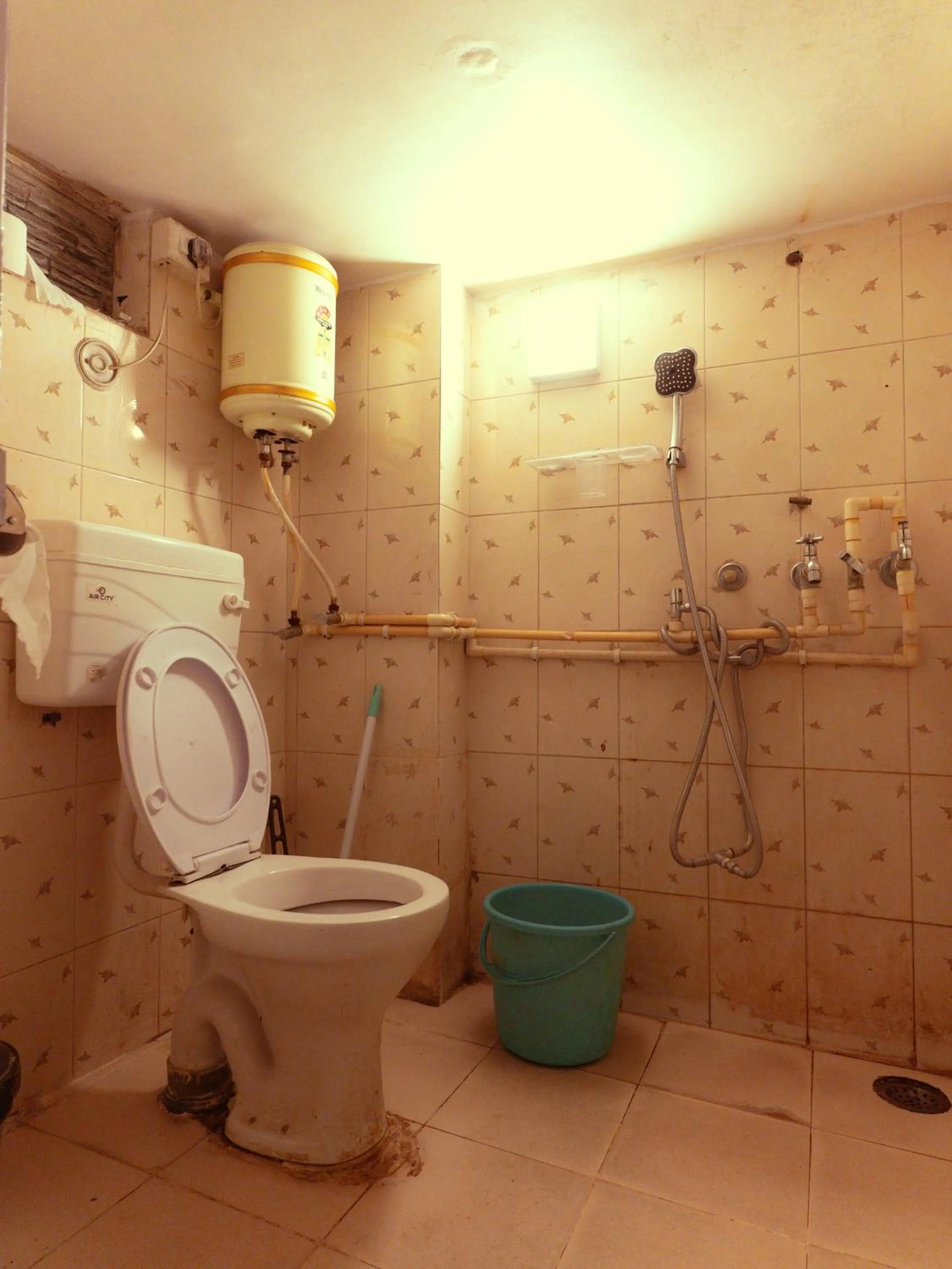 Toilet in The Pink Chapter Hostel, Jaipur