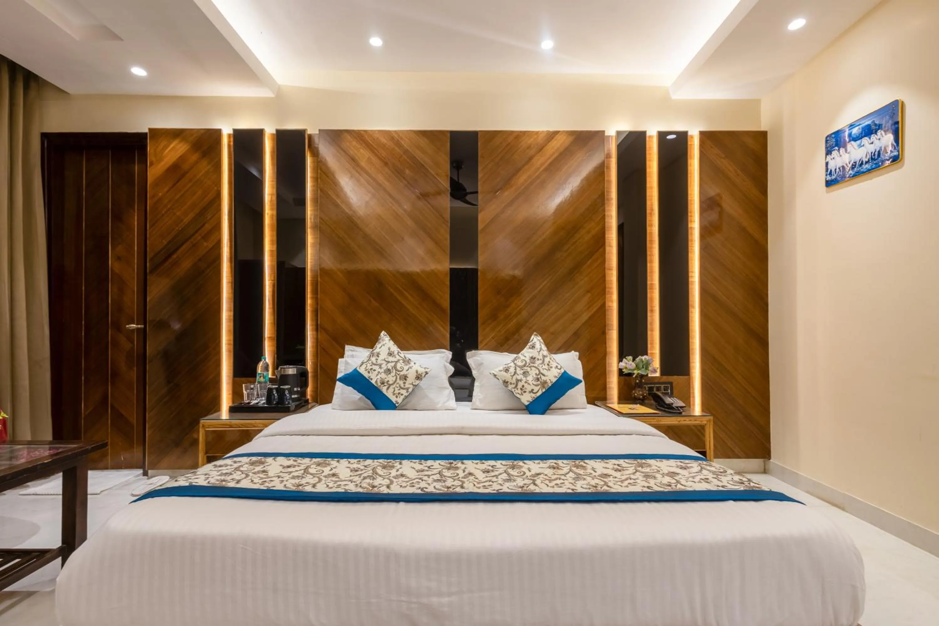 Living room, Bed in Hotel Vanson Villa, City Centre - With Free Airport & Train Station Pickup