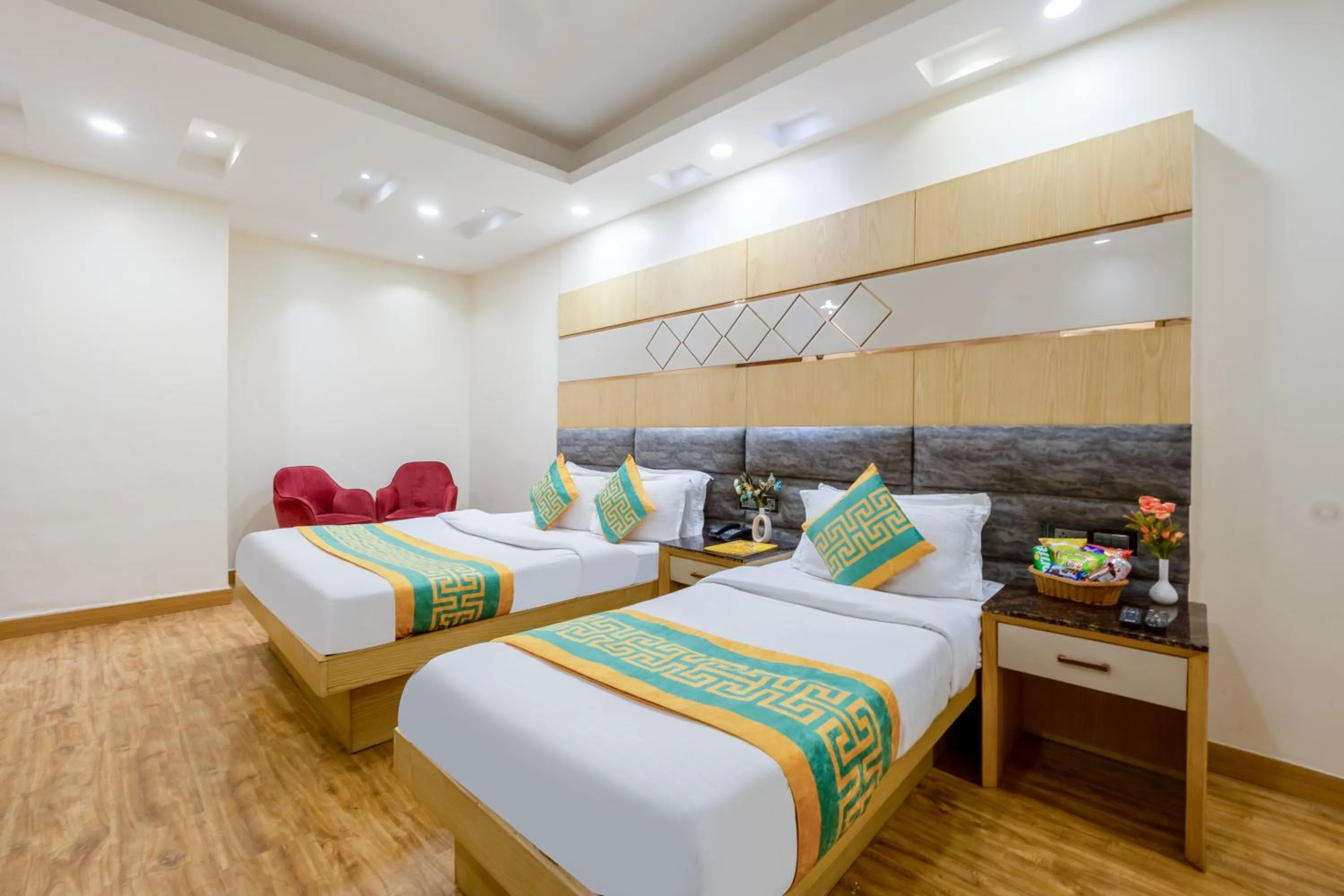 Bed in Hotel Vanson Villa, City Centre - With Free Airport & Train Station Pickup