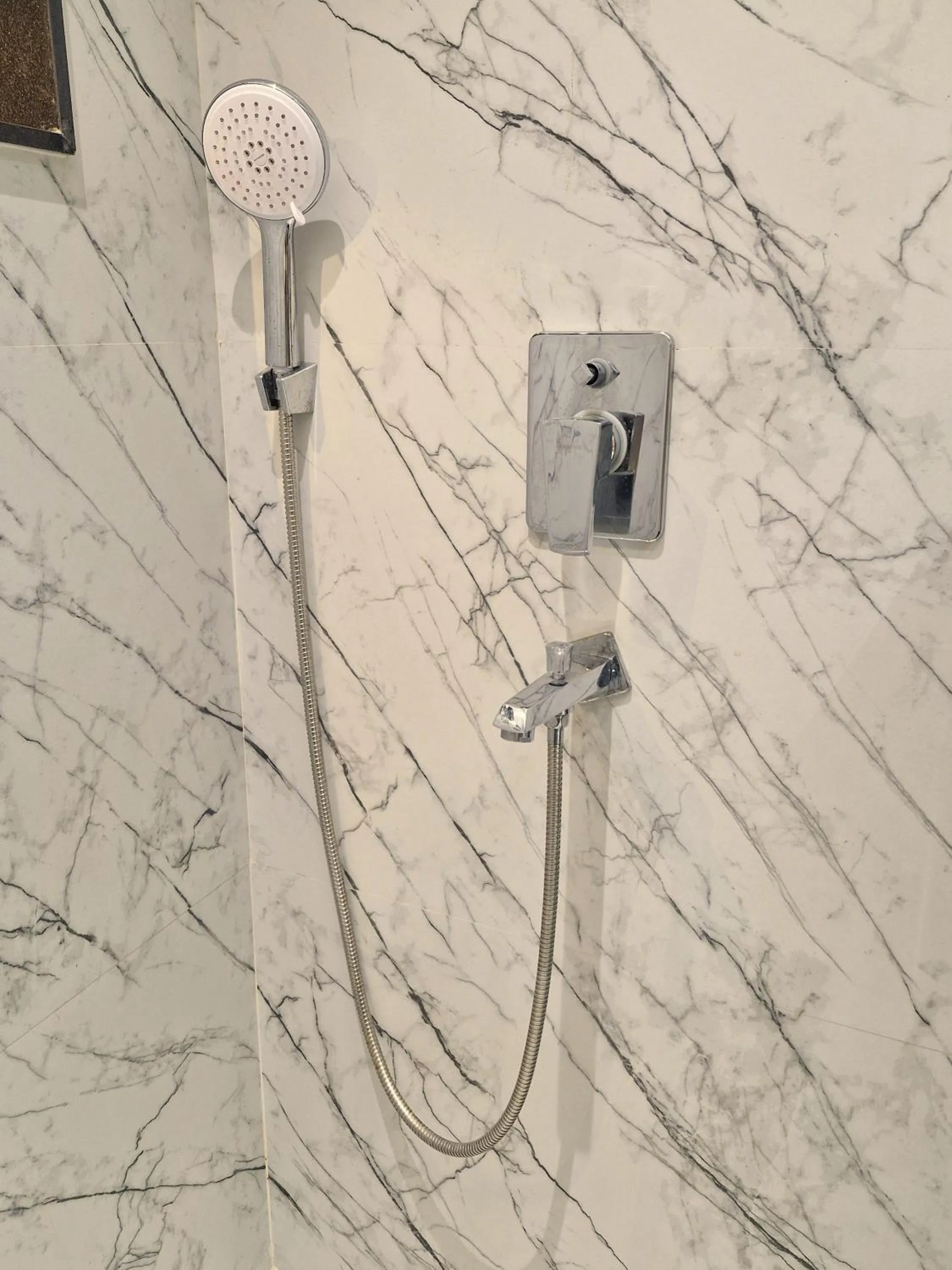 Bathroom in Hotel Vanson Villa, City Centre - With Free Airport & Train Station Pickup