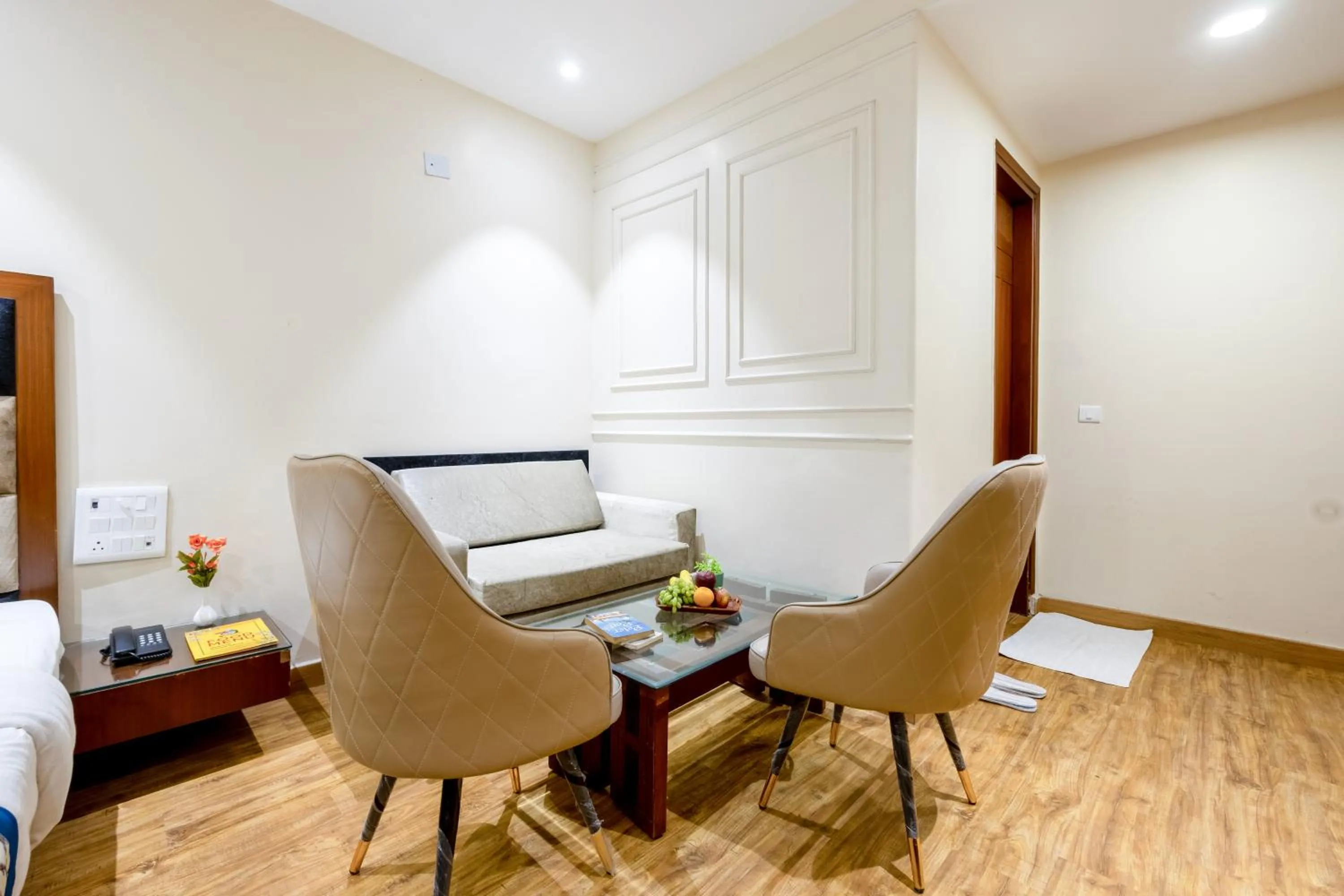 Bedroom in Hotel Vanson Villa, City Centre - With Free Airport & Train Station Pickup