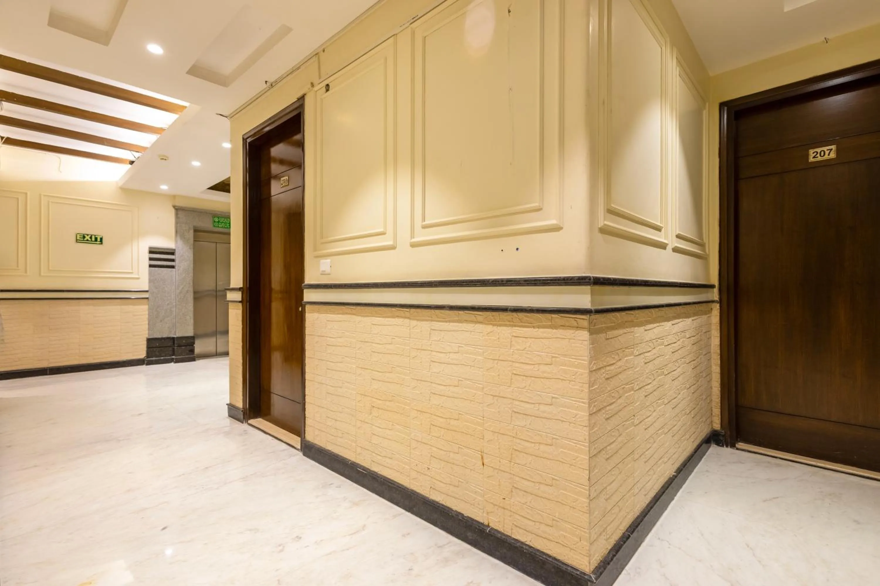 Lobby or reception in Hotel Vanson Villa, City Centre - With Free Airport & Train Station Pickup