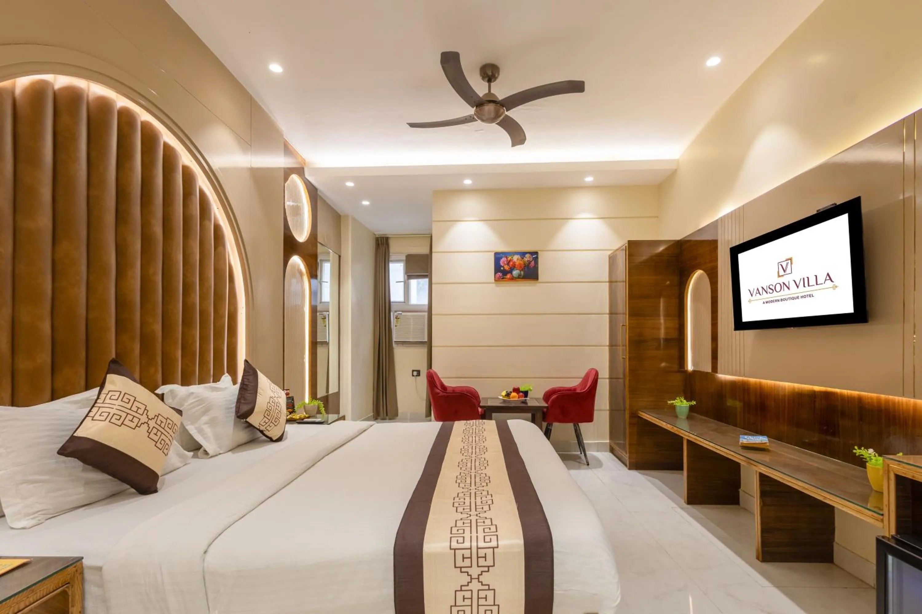 Living room, Bed in Hotel Vanson Villa, City Centre - With Free Airport & Train Station Pickup