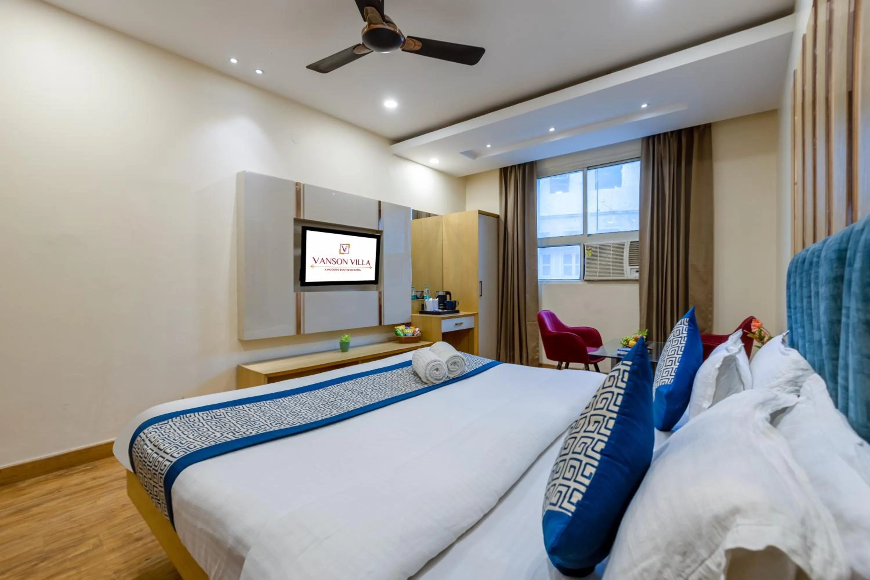 TV and multimedia, Bed in Hotel Vanson Villa, City Centre - With Free Airport & Train Station Pickup