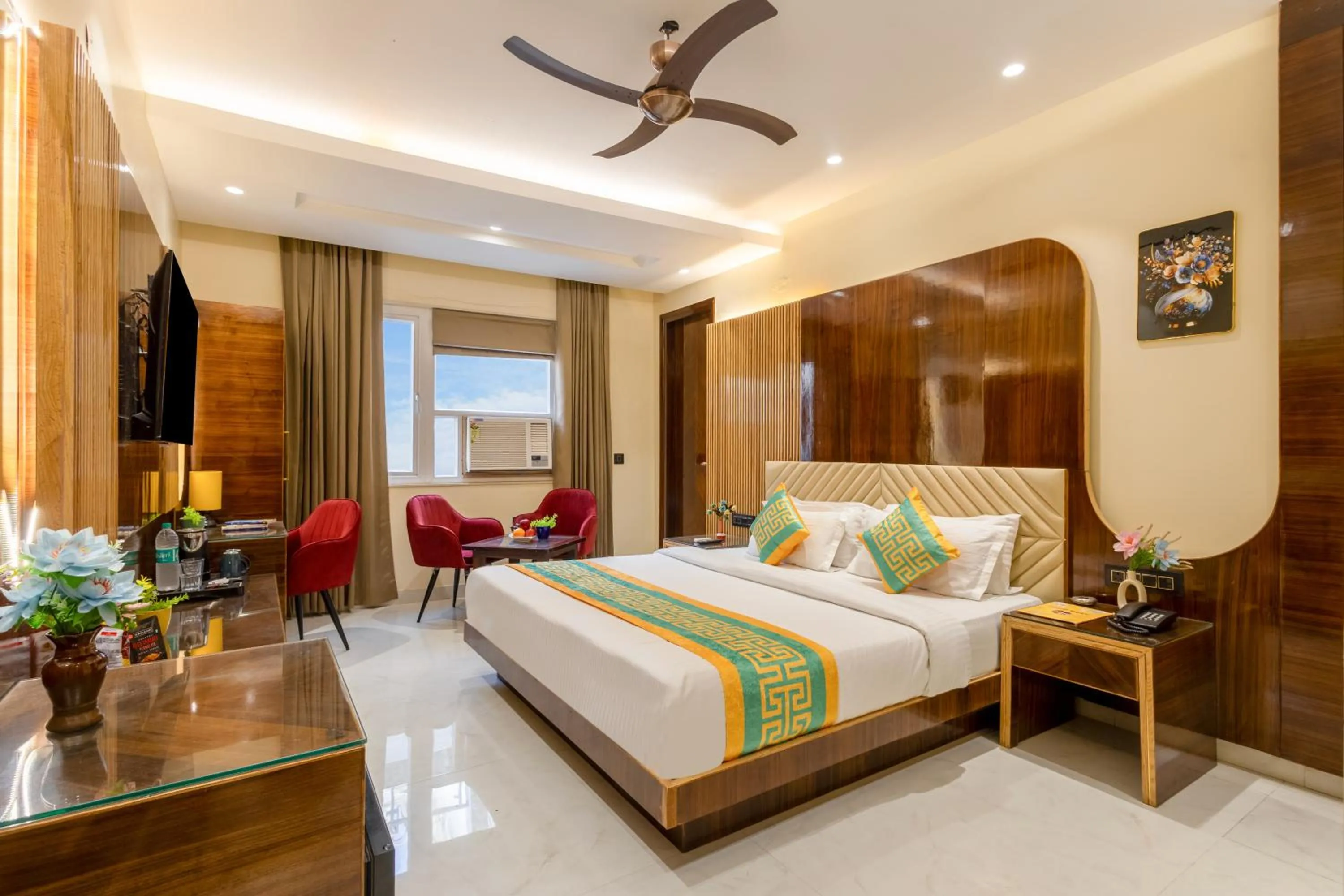 Living room, Bed in Hotel Vanson Villa, City Centre - With Free Airport & Train Station Pickup