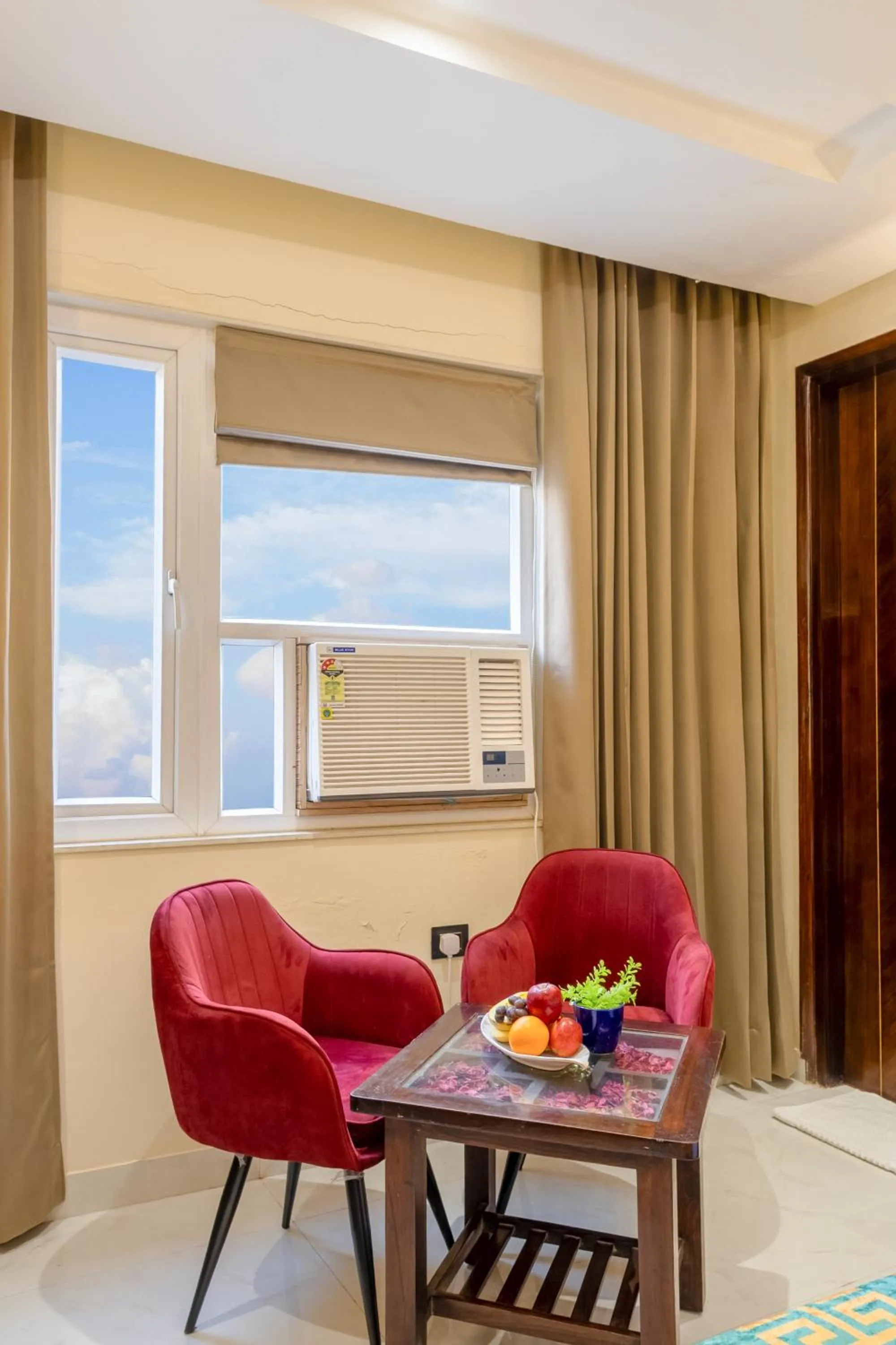Seating area in Hotel Vanson Villa, City Centre - With Free Airport & Train Station Pickup