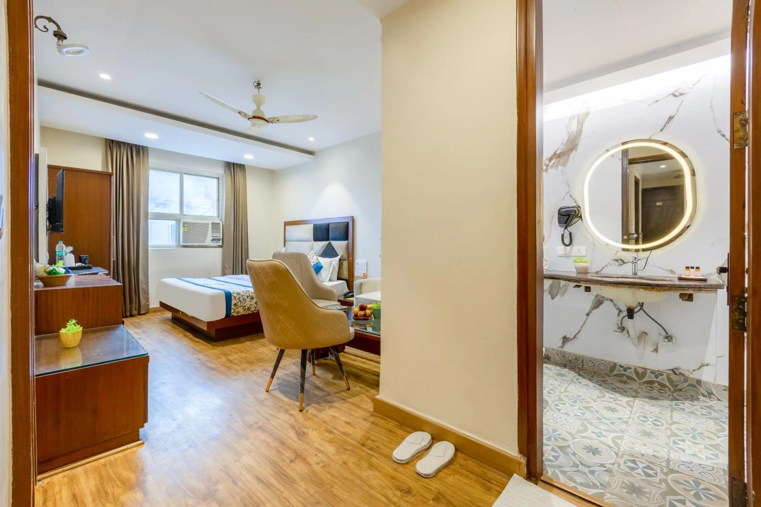 Photo of the whole room, Bed in Hotel Vanson Villa, City Centre - With Free Airport & Train Station Pickup