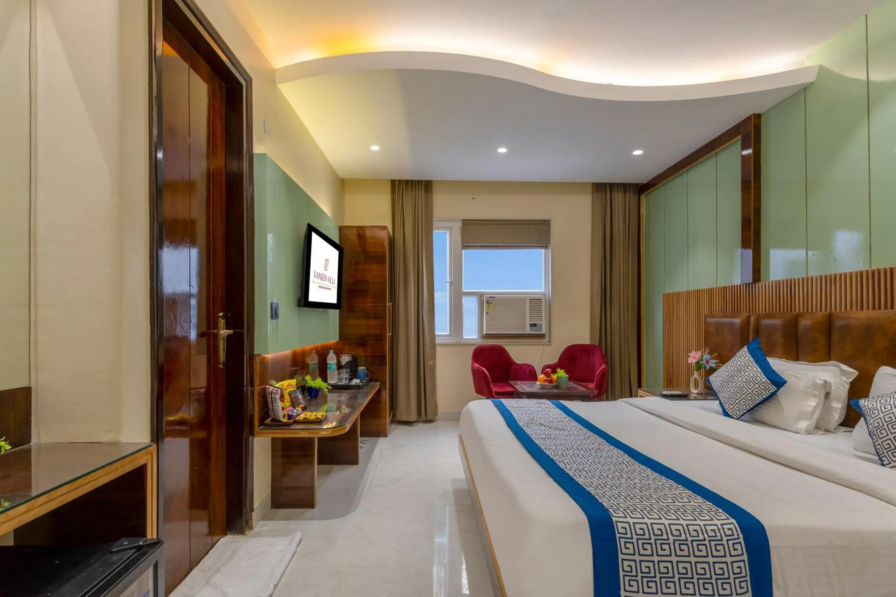 Living room, Bed in Hotel Vanson Villa, City Centre - With Free Airport & Train Station Pickup