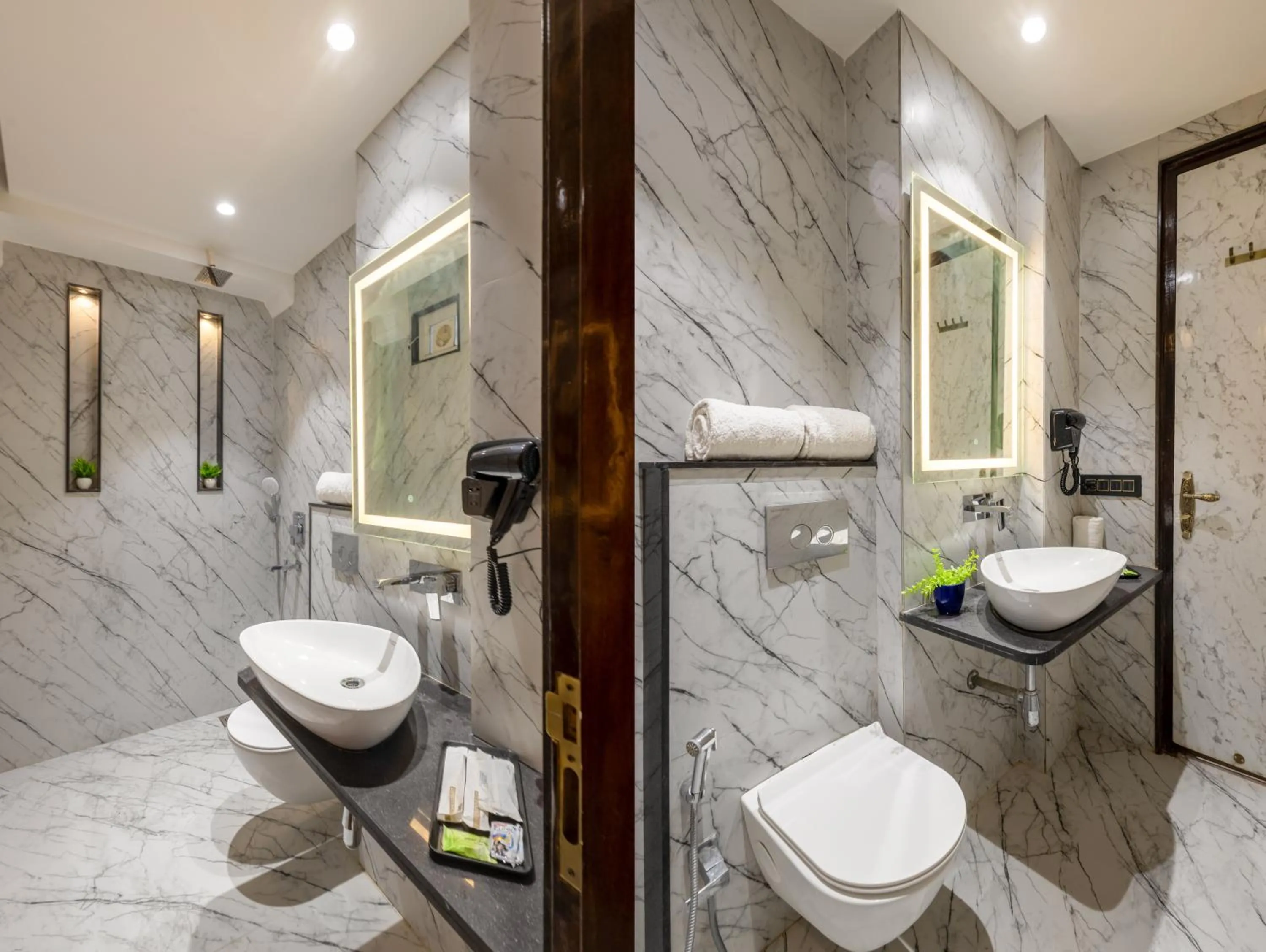 Shower in Hotel Vanson Villa, City Centre - With Free Airport & Train Station Pickup