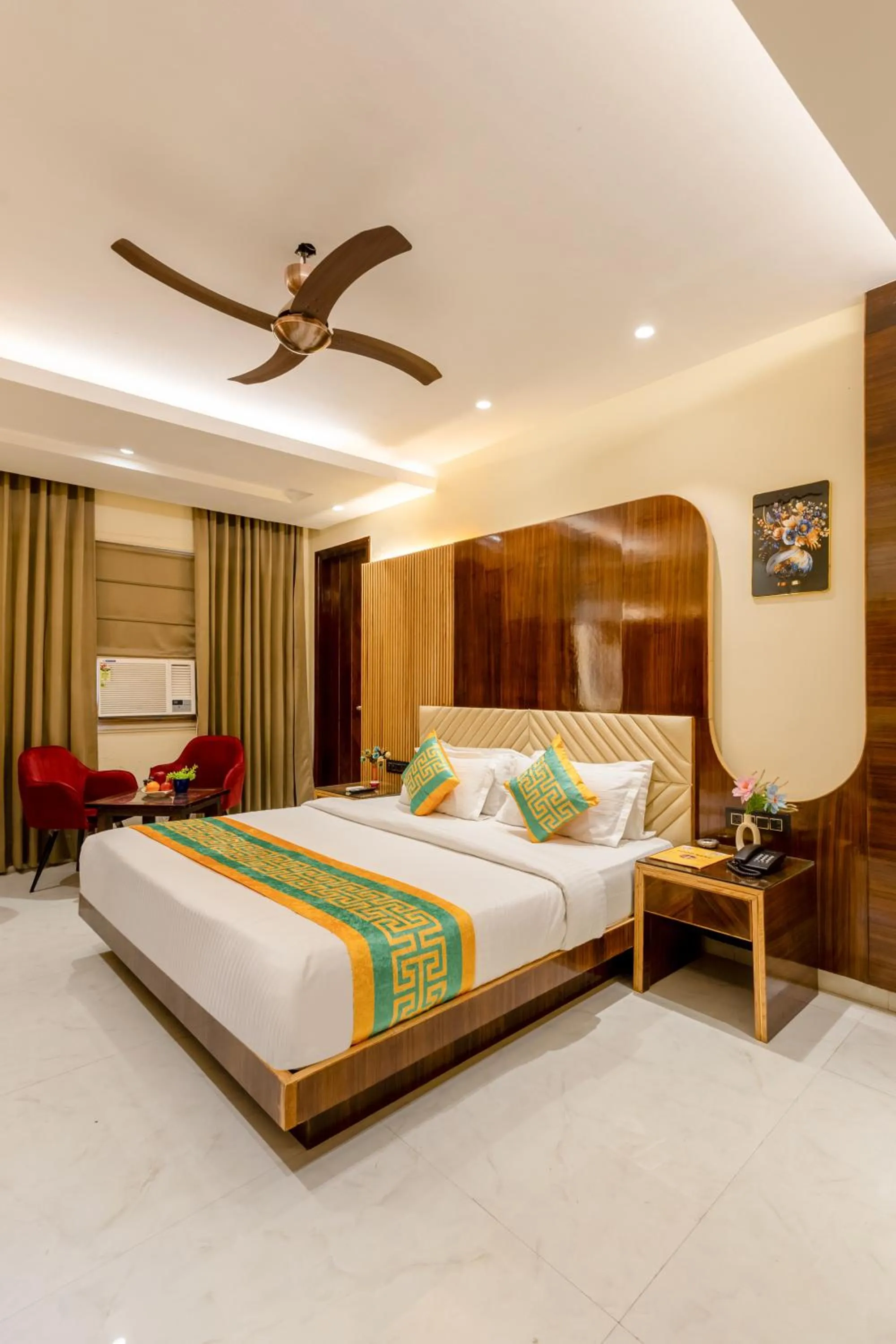Living room, Bed in Hotel Vanson Villa, City Centre - With Free Airport & Train Station Pickup