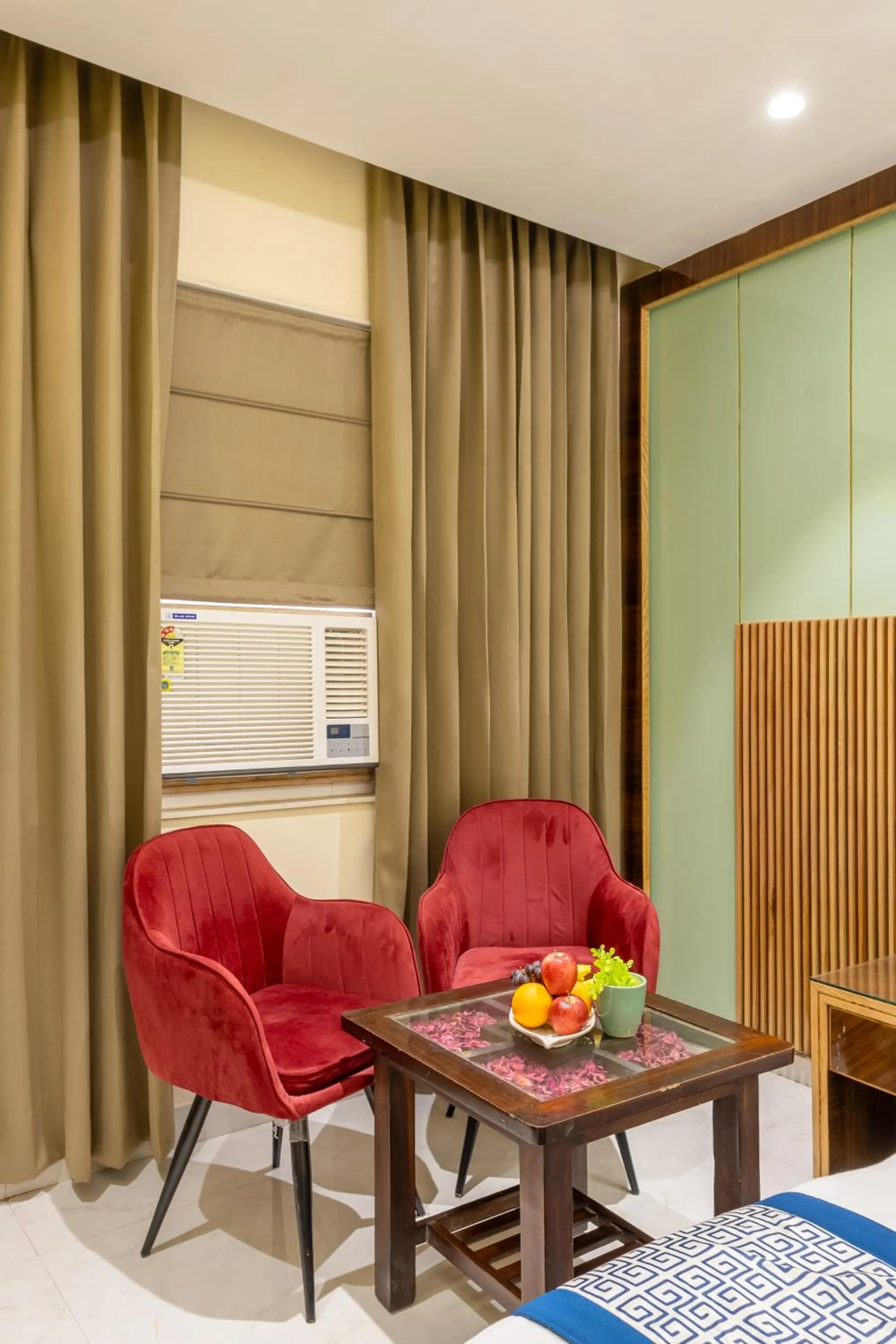 Seating area in Hotel Vanson Villa, City Centre - With Free Airport & Train Station Pickup