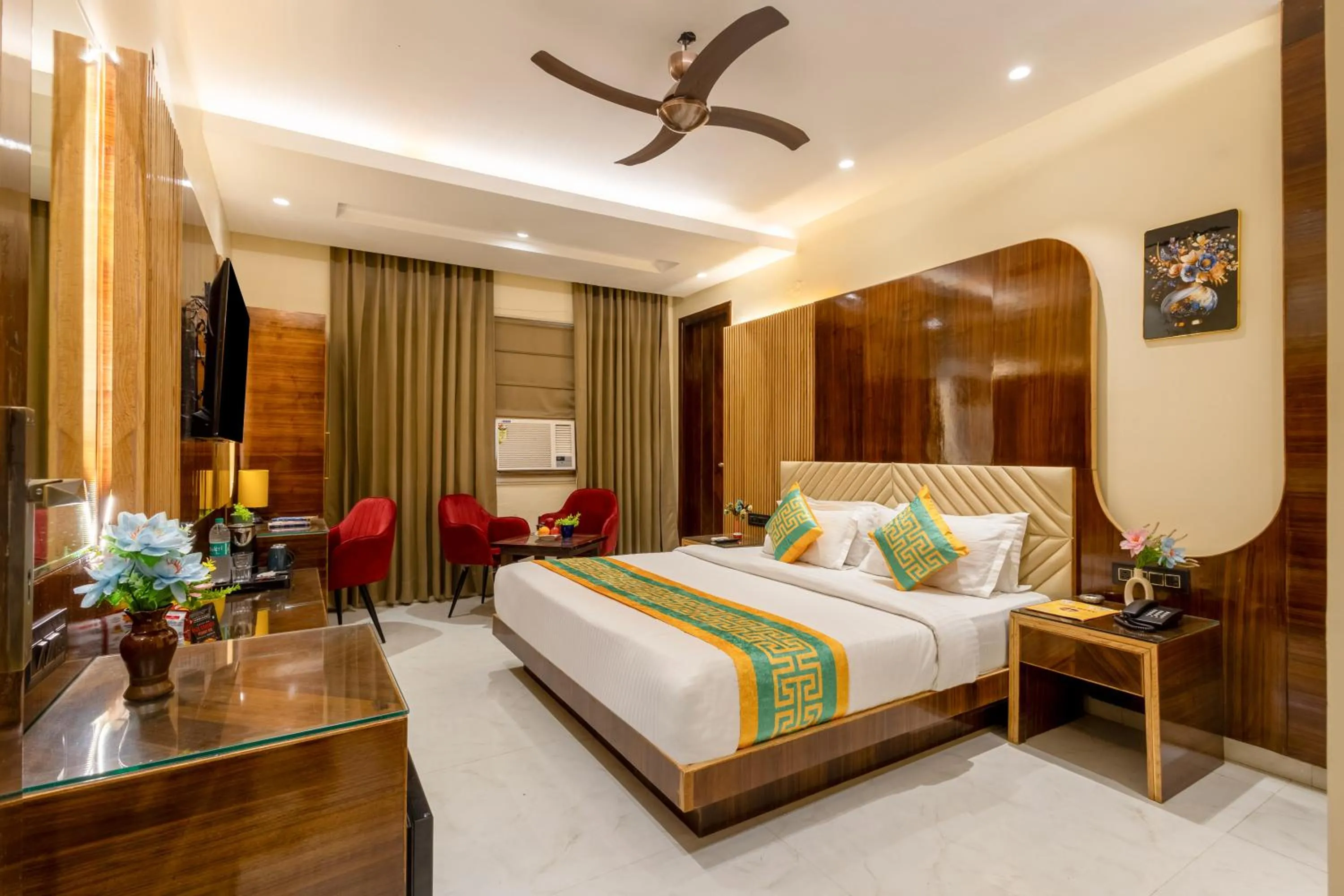 Living room, Bed in Hotel Vanson Villa, City Centre - With Free Airport & Train Station Pickup