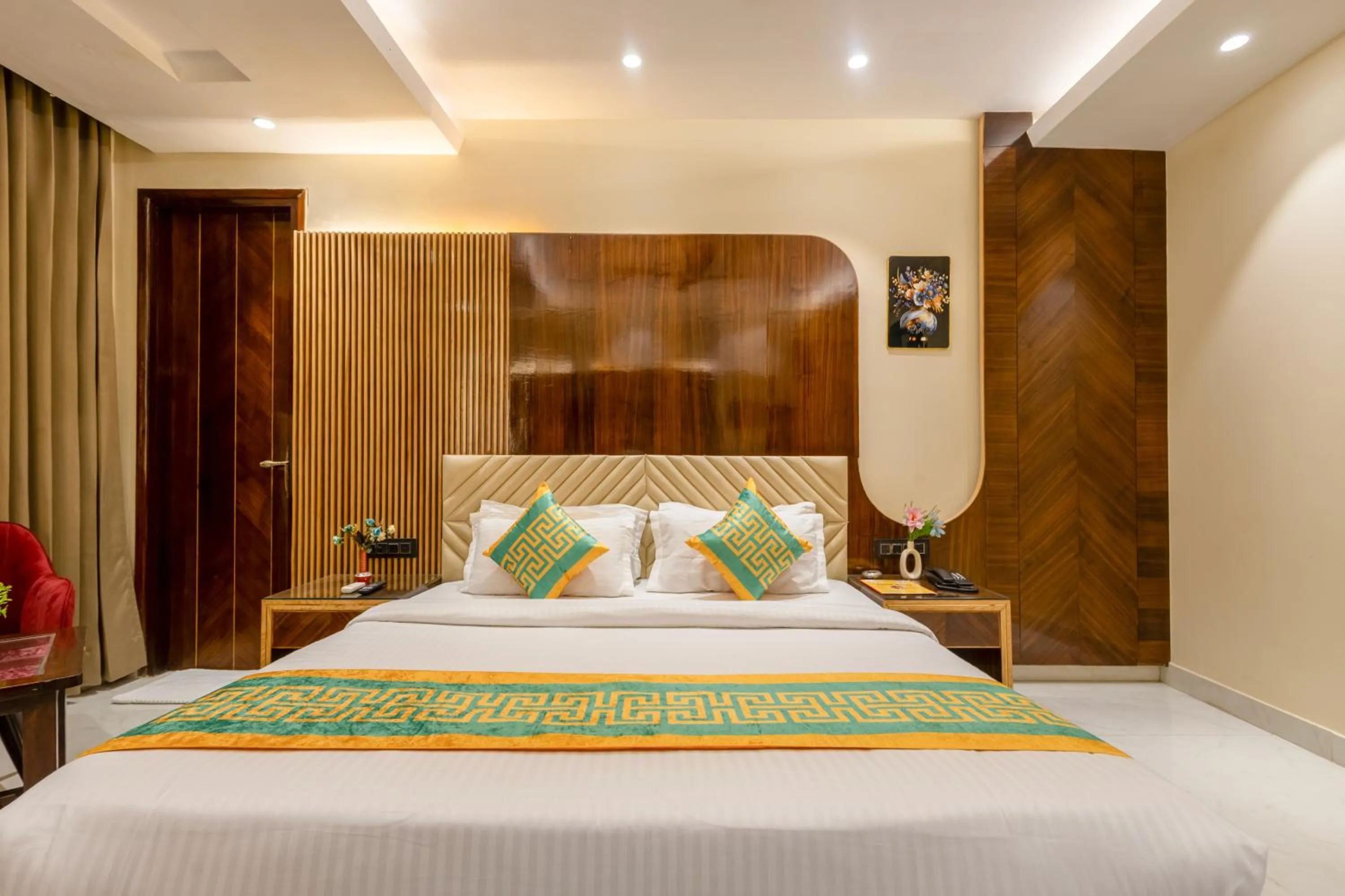 Living room, Bed in Hotel Vanson Villa, City Centre - With Free Airport & Train Station Pickup