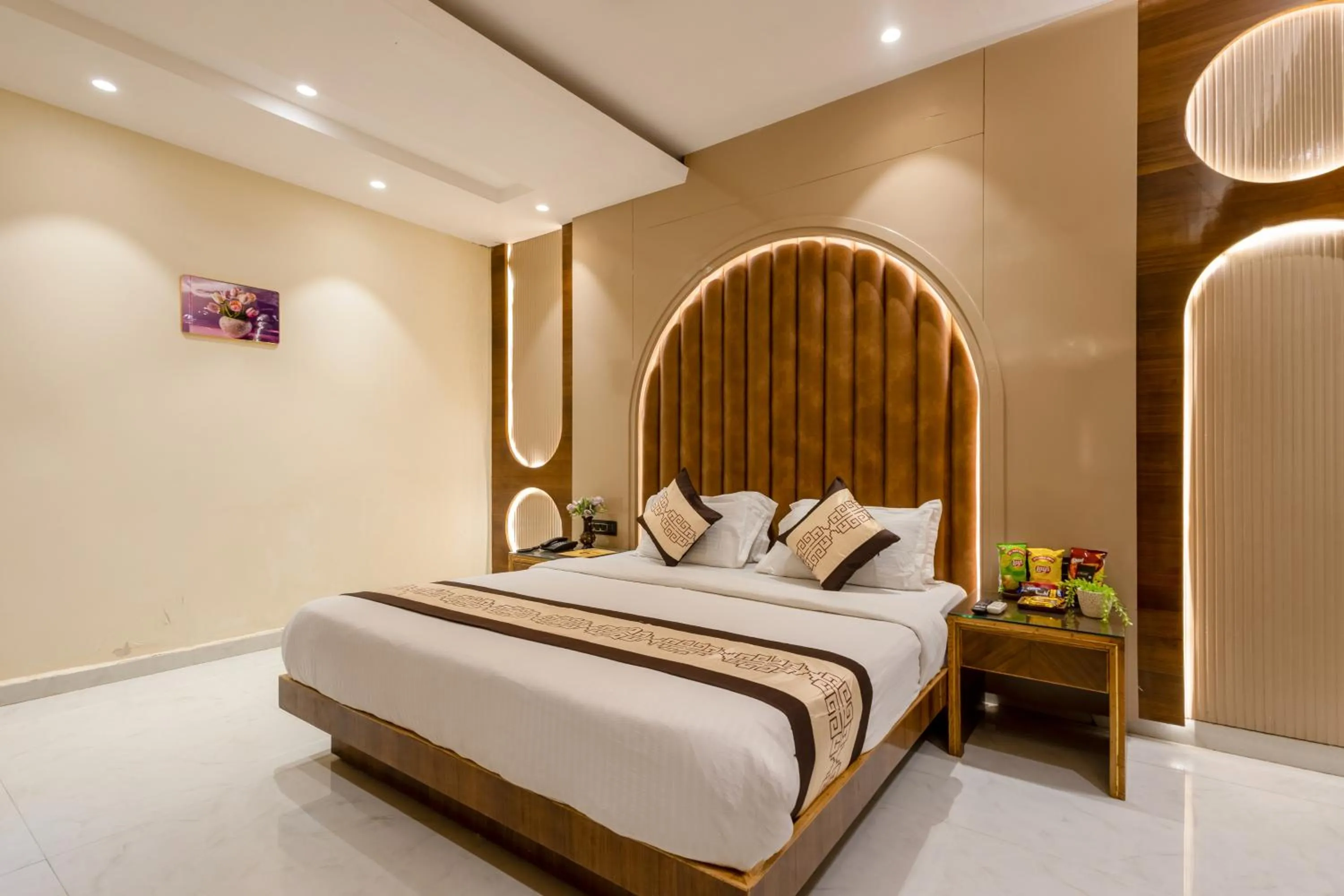 Living room, Bed in Hotel Vanson Villa, City Centre - With Free Airport & Train Station Pickup