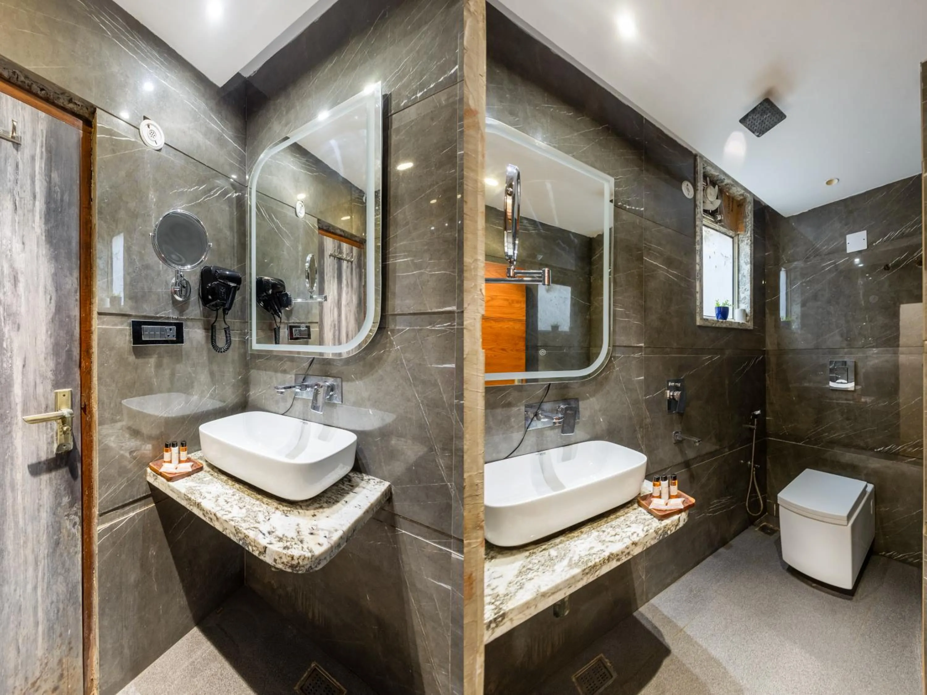 Bathroom in Hotel Vanson Villa, City Centre - With Free Airport & Train Station Pickup