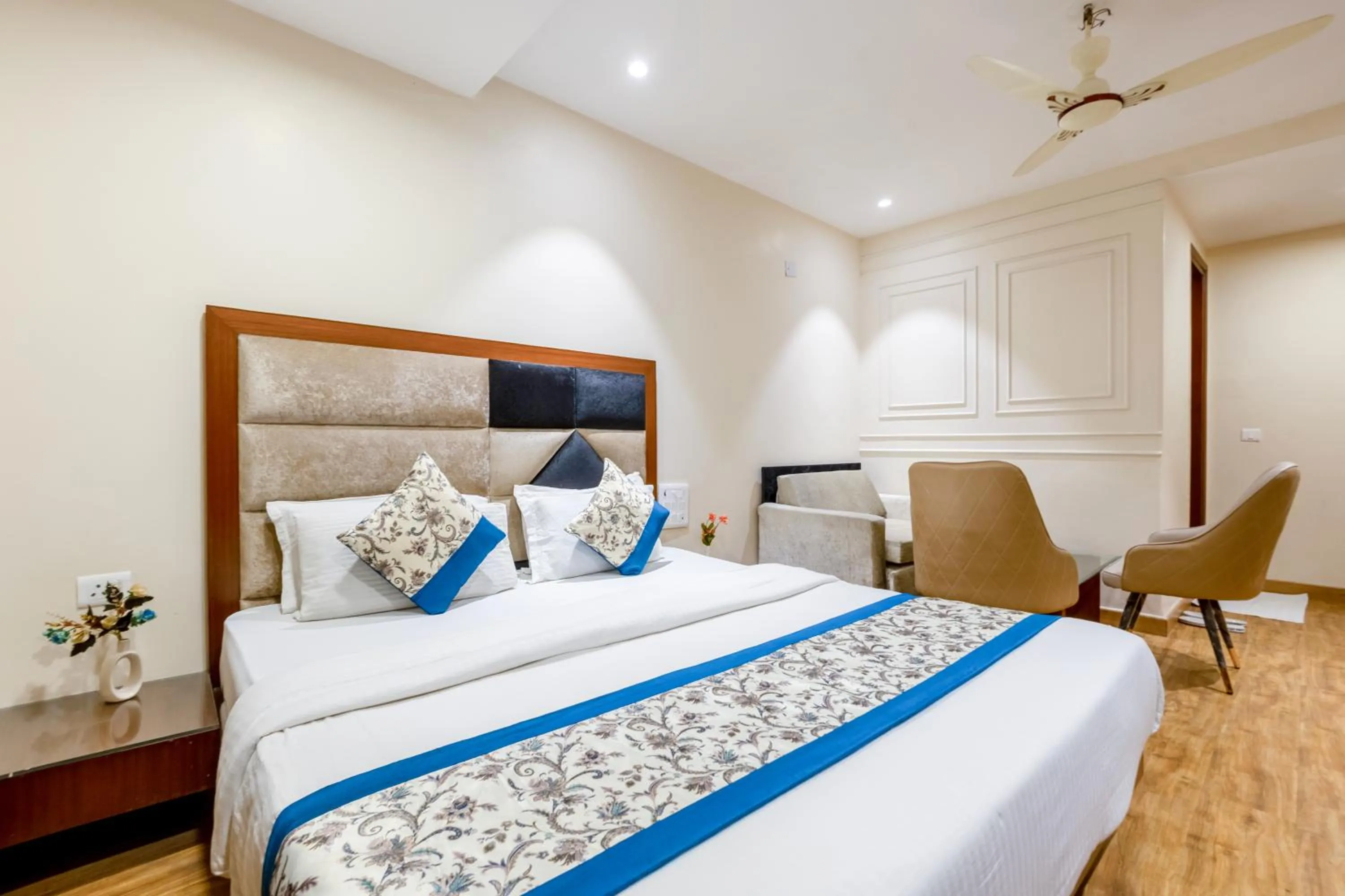 Bedroom, Bed in Hotel Vanson Villa, City Centre - With Free Airport & Train Station Pickup