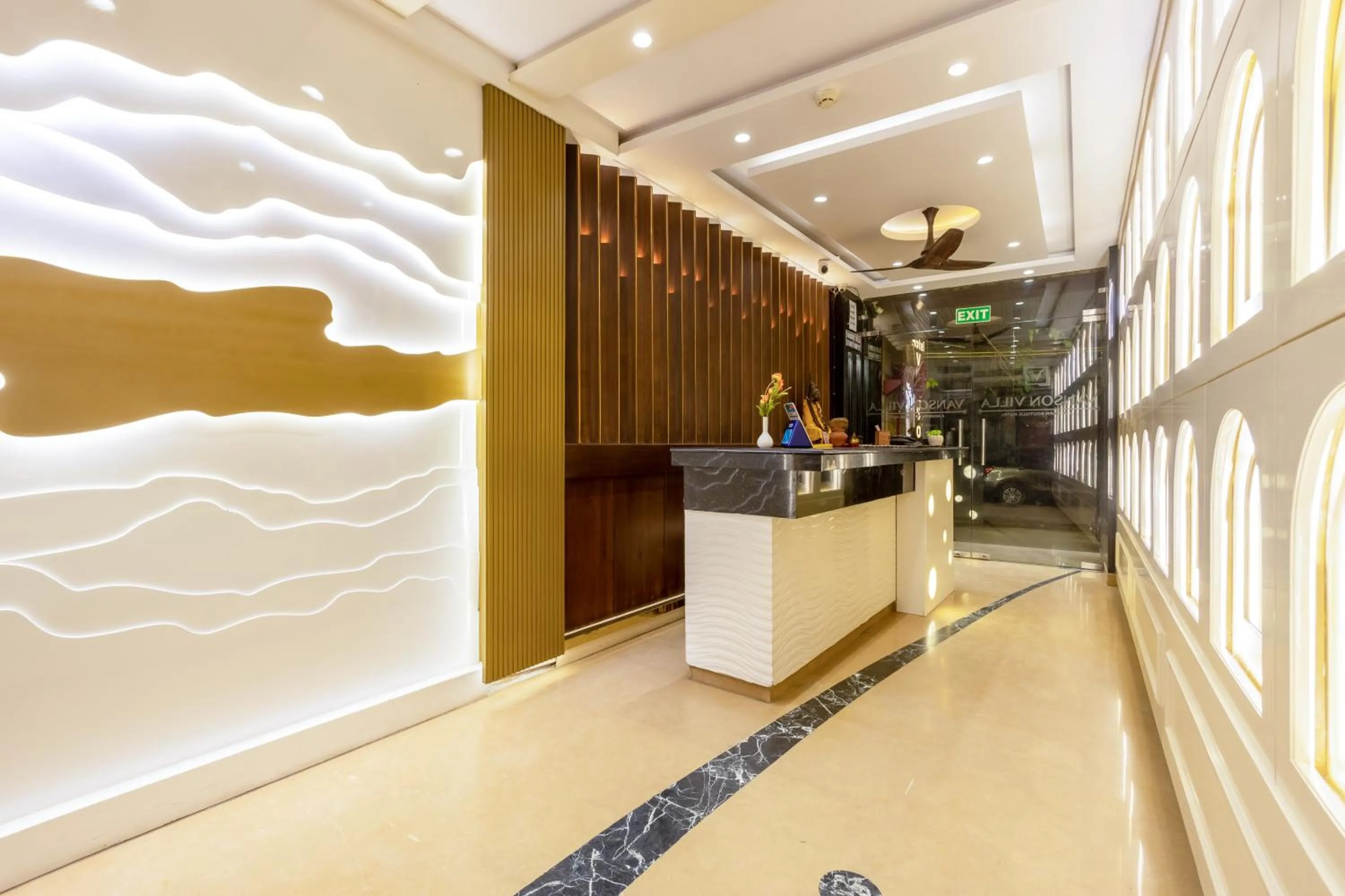 Lobby or reception in Hotel Vanson Villa, City Centre - With Free Airport & Train Station Pickup