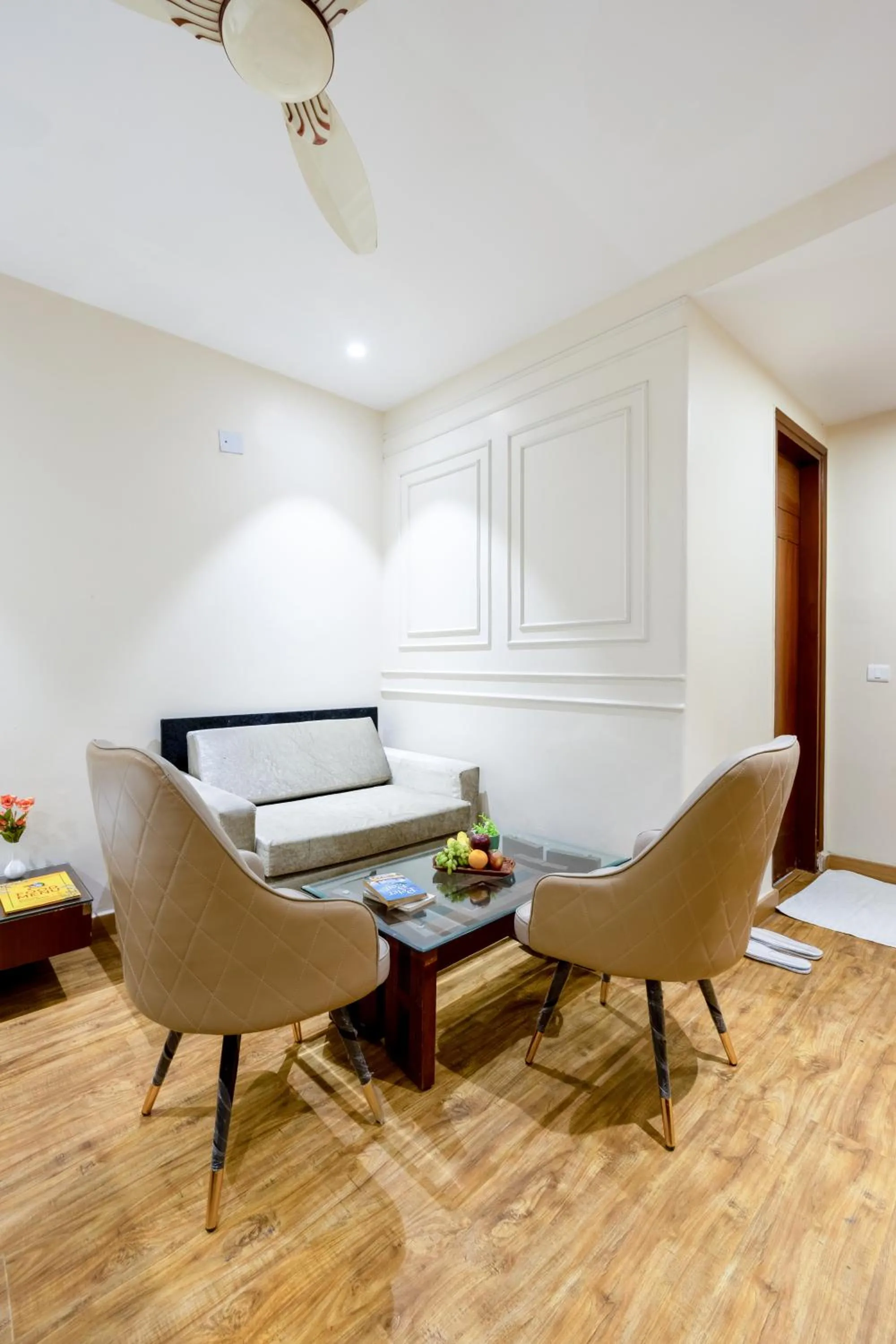 Bedroom in Hotel Vanson Villa, City Centre - With Free Airport & Train Station Pickup